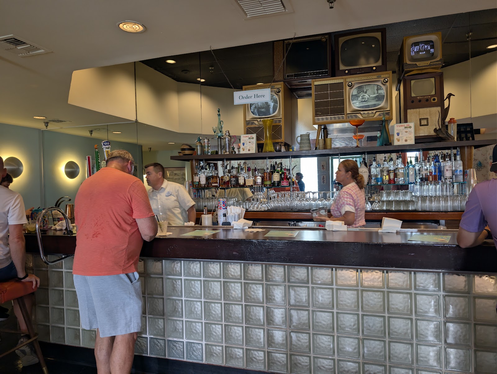 50's Prime Time Café — Oficiais