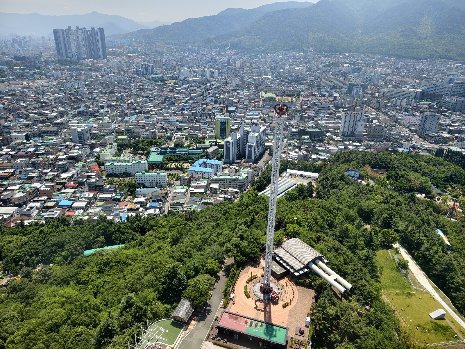 83 Tower — Oficiais