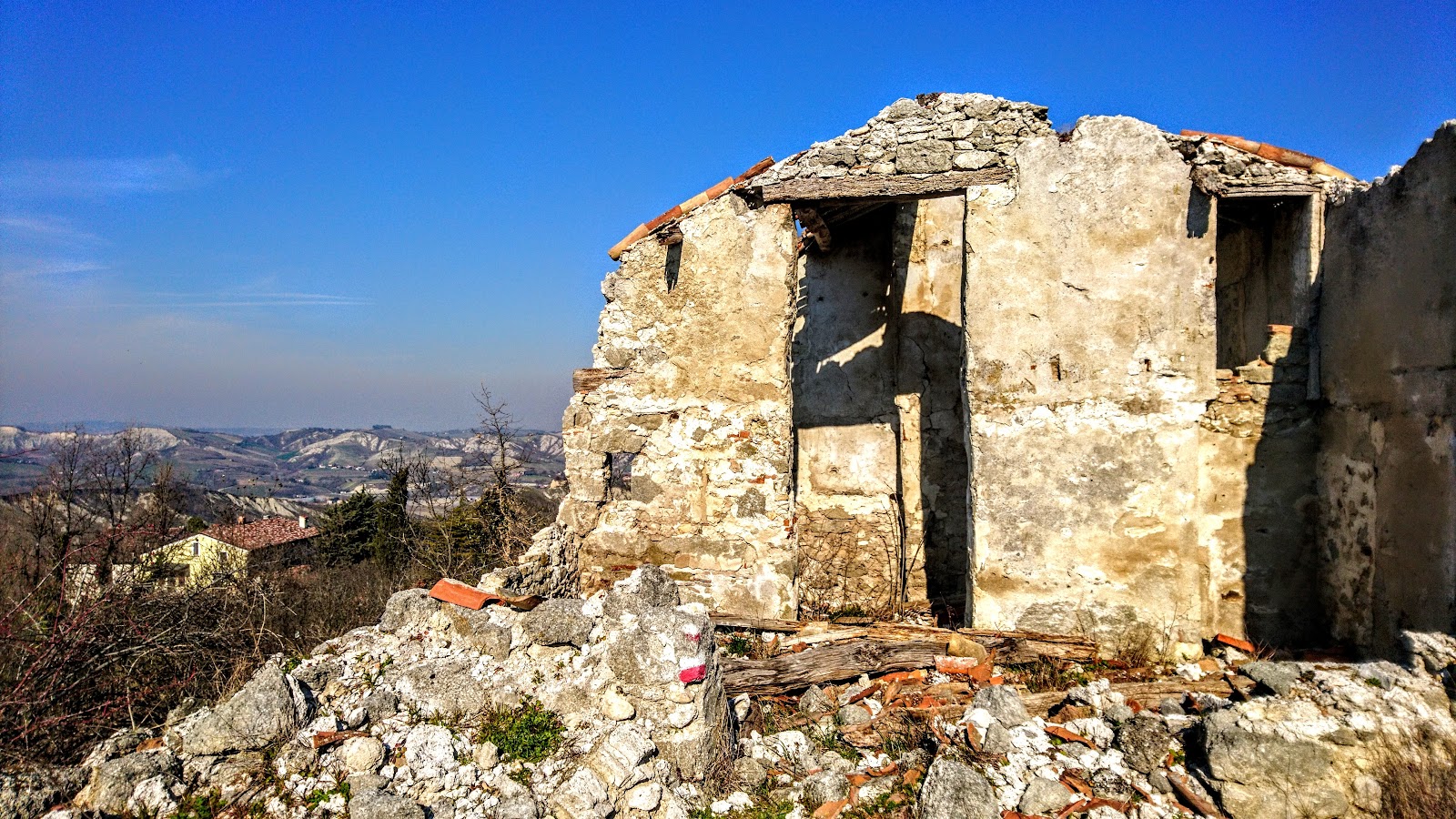Abisso Acquaviva surroundings — Oficiais