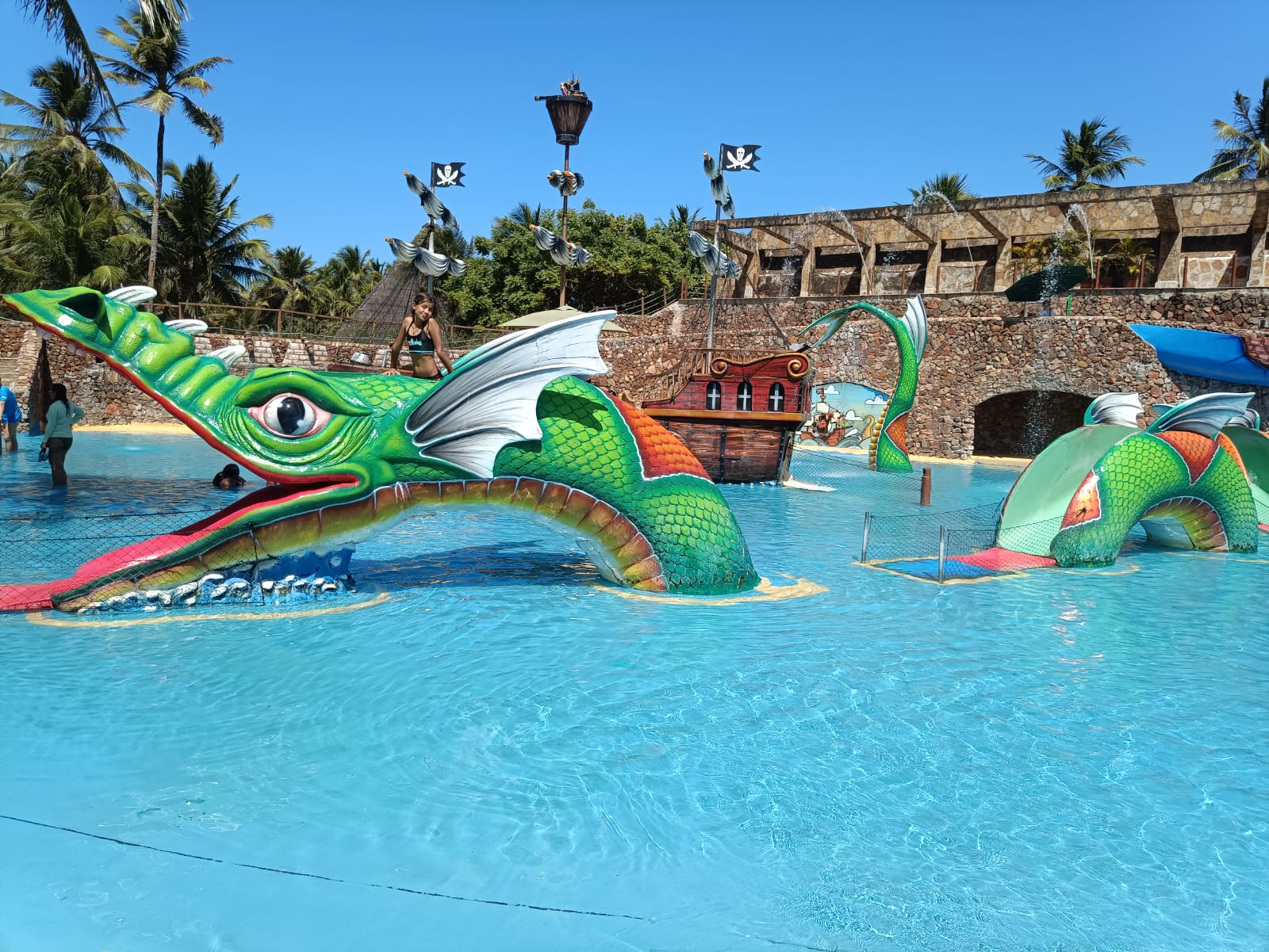 Acqua Circo — Oficiais