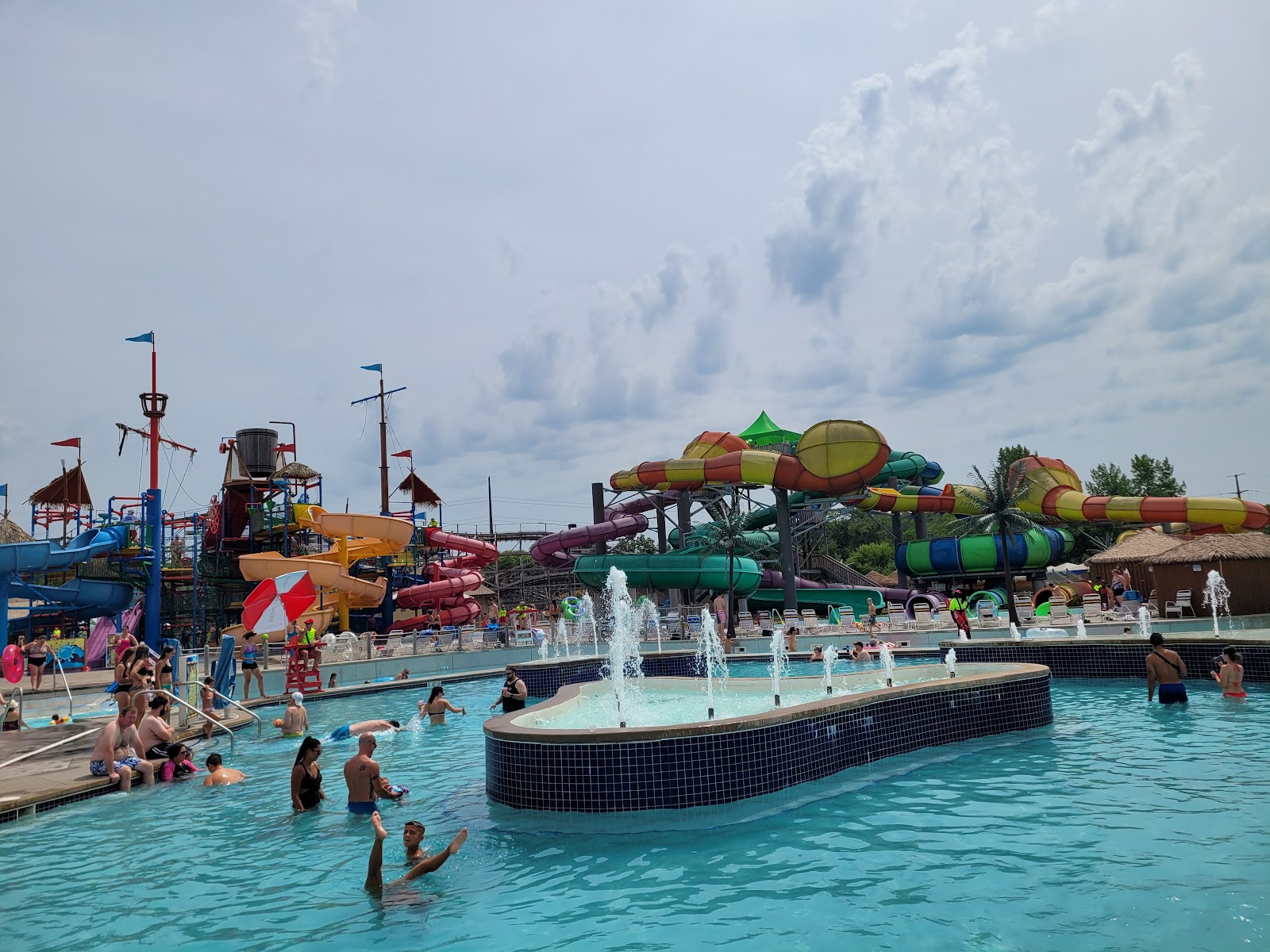 Adventure Bay — Oficiais