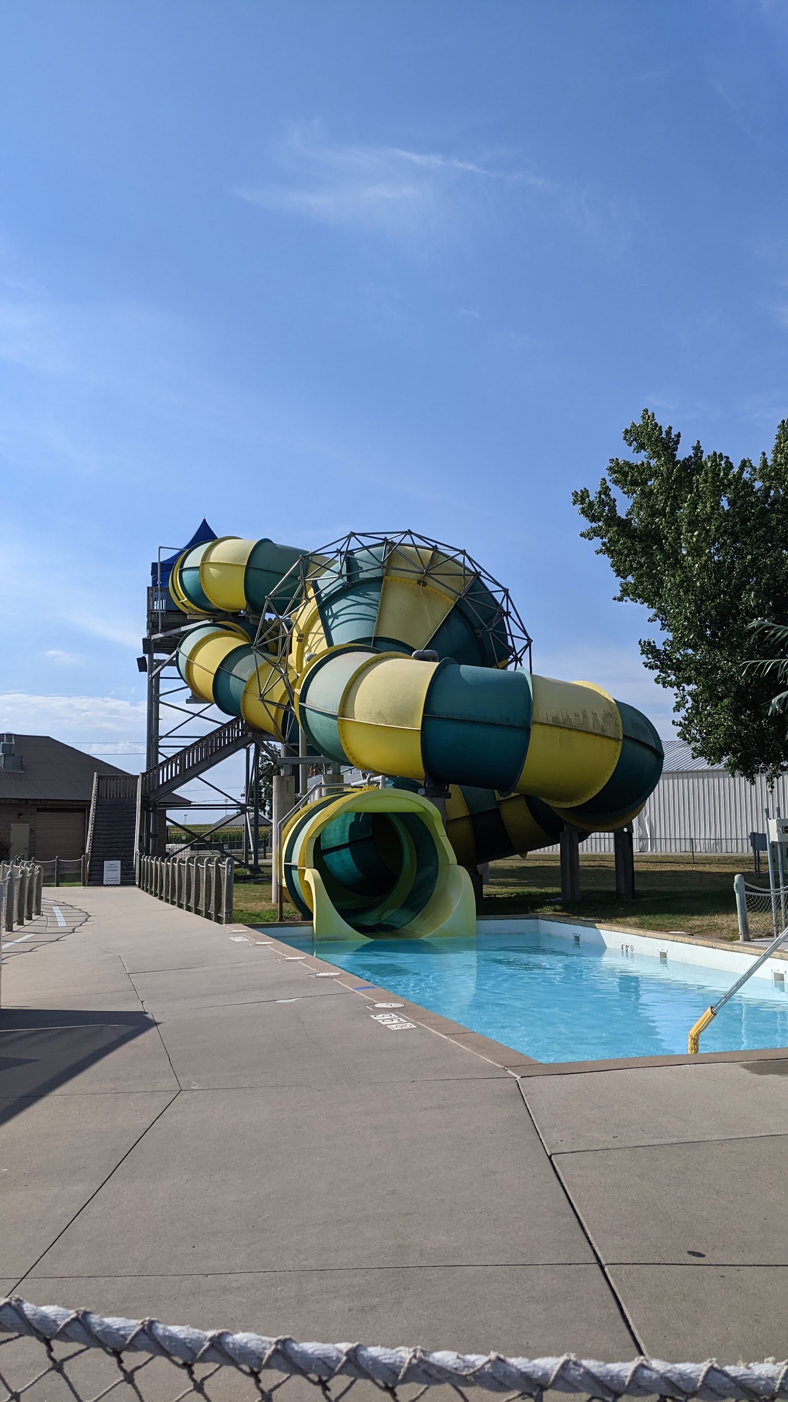Adventure Bay — Oficiais
