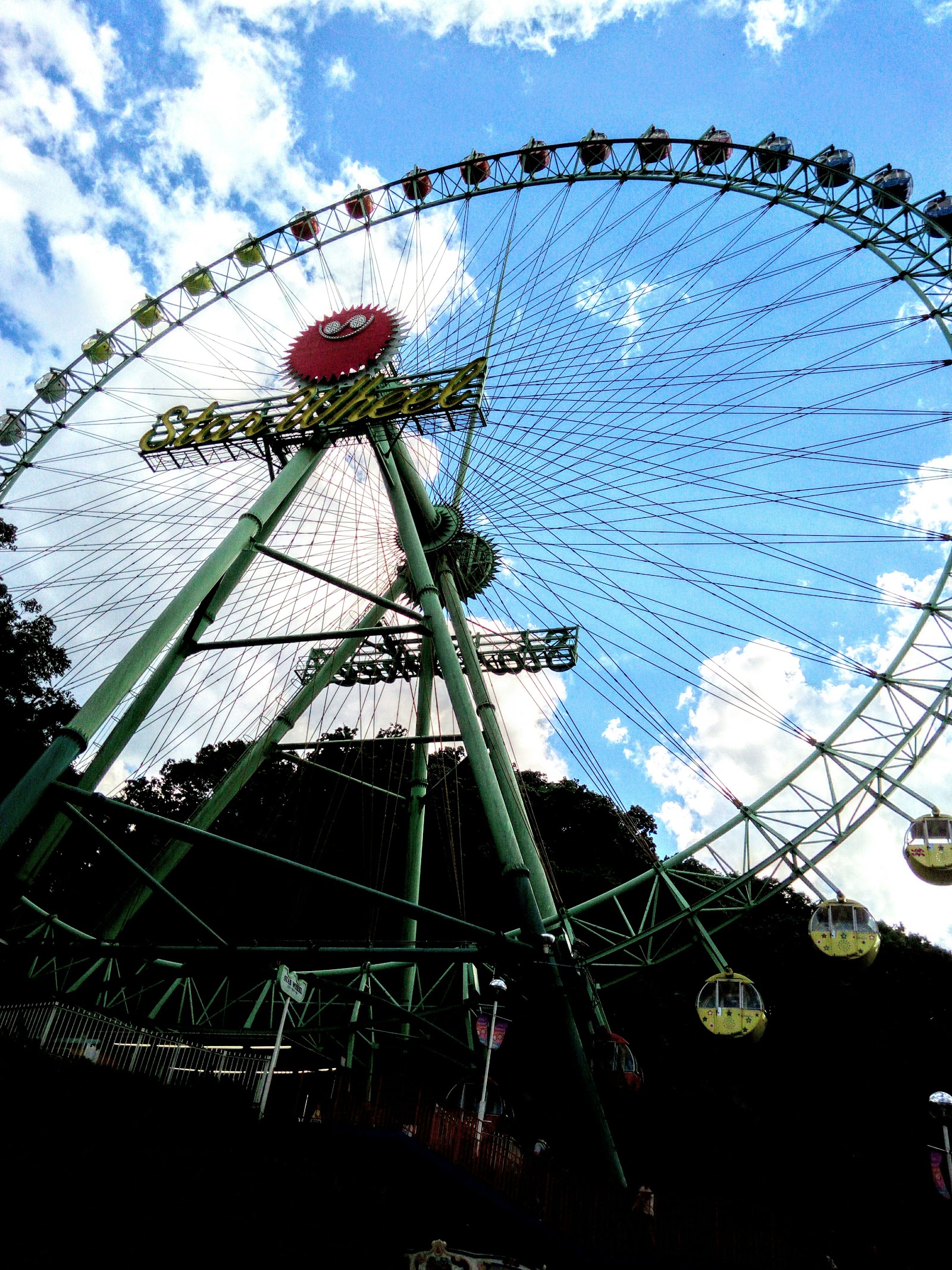 Adventure Dome — Oficiais