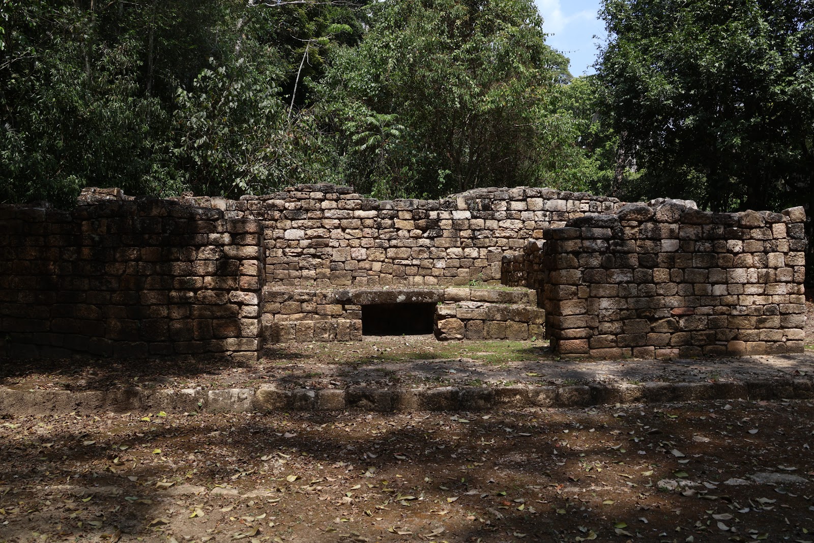 Aguateca — Oficiais