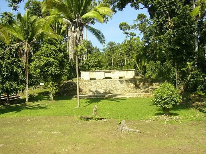 Aguateca — Oficiais