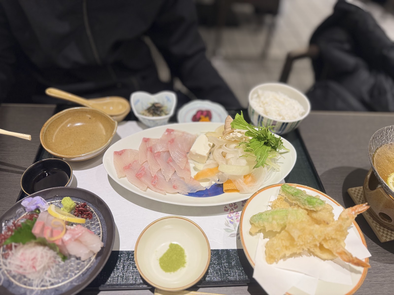 Aji — Oficiais