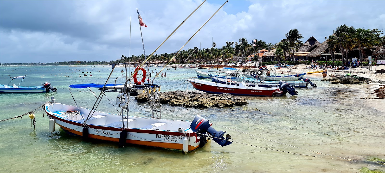 Akumal — Oficiais