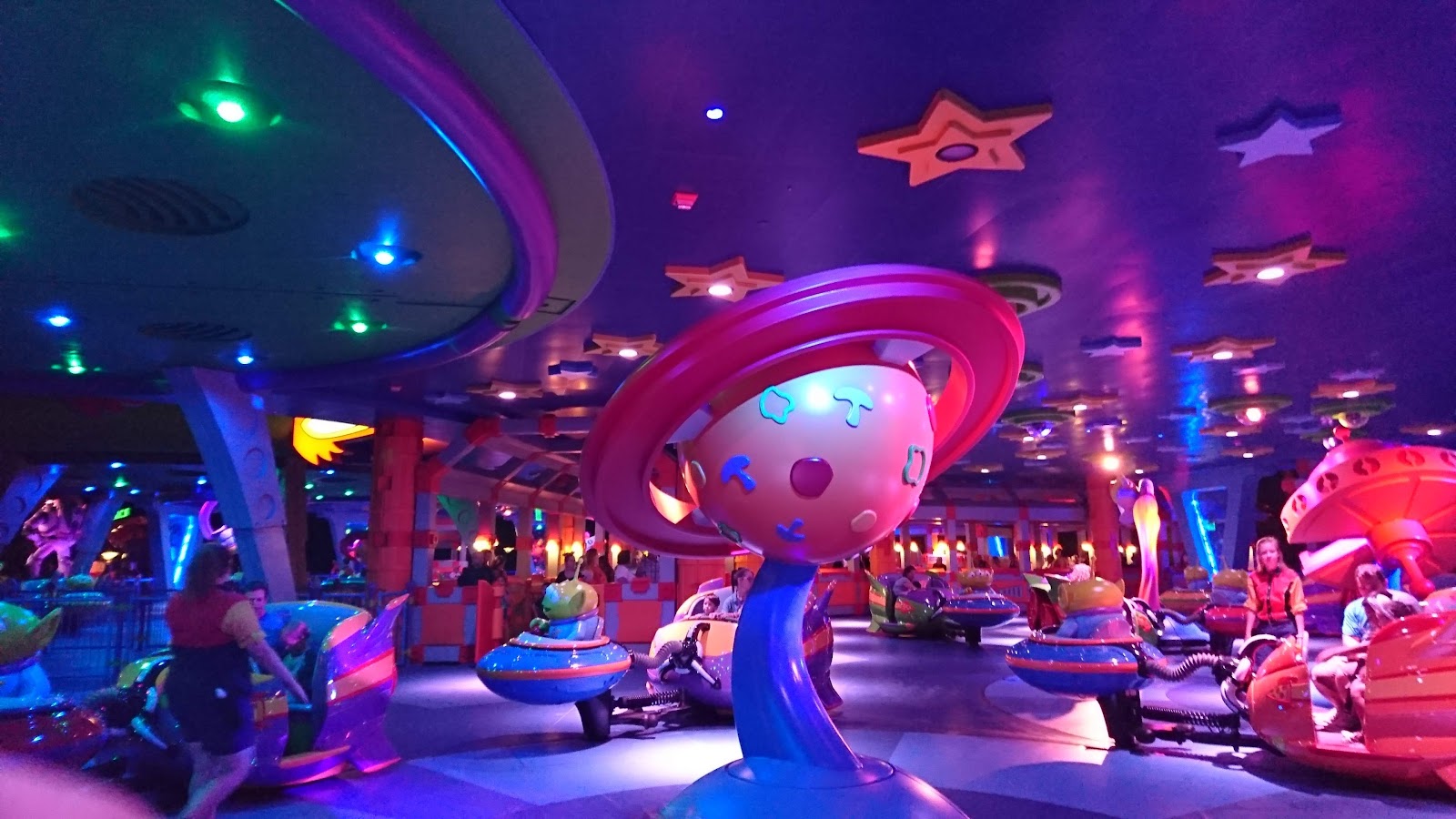 Alien Swirling Saucers — Oficiais