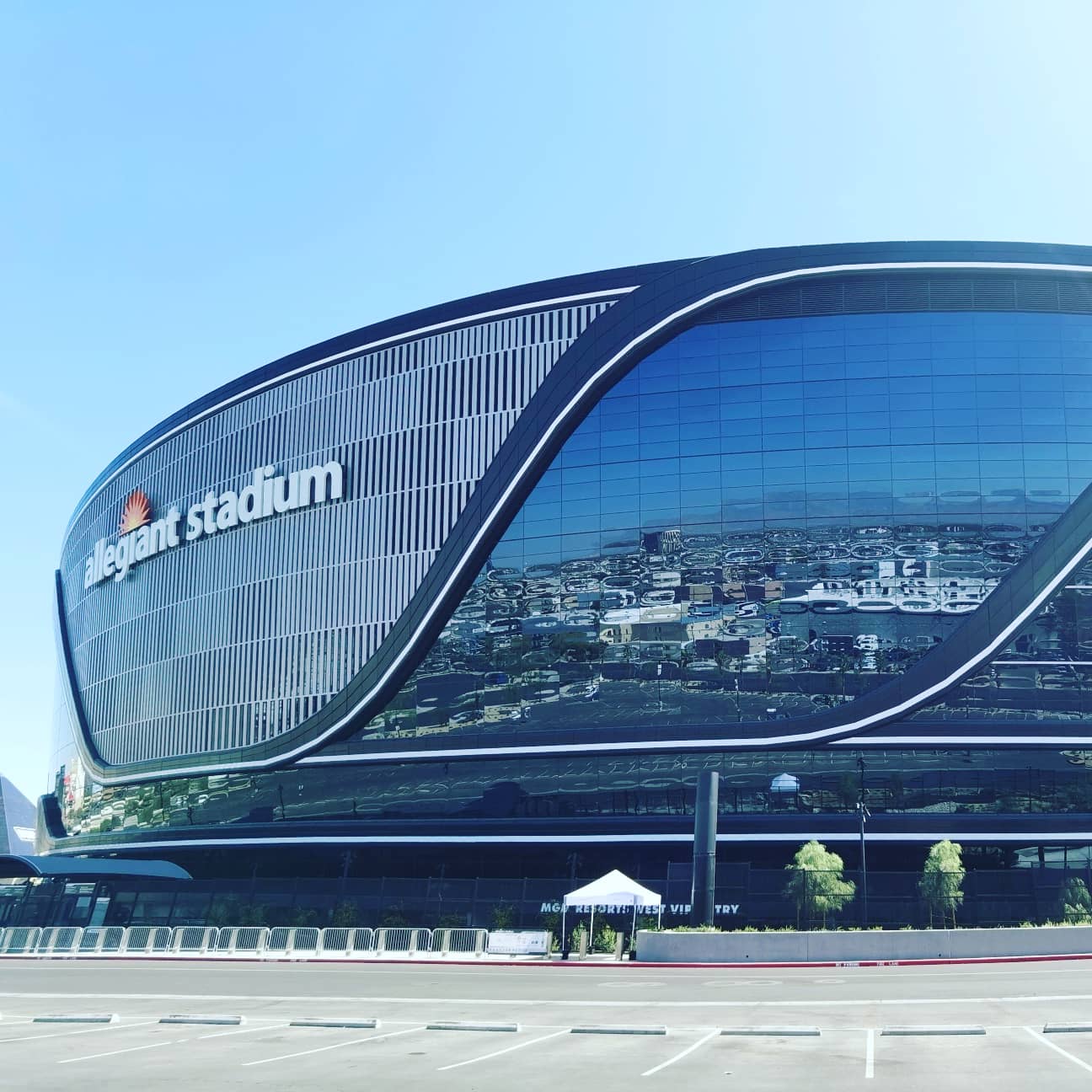 Allegiant Stadium — Oficiais