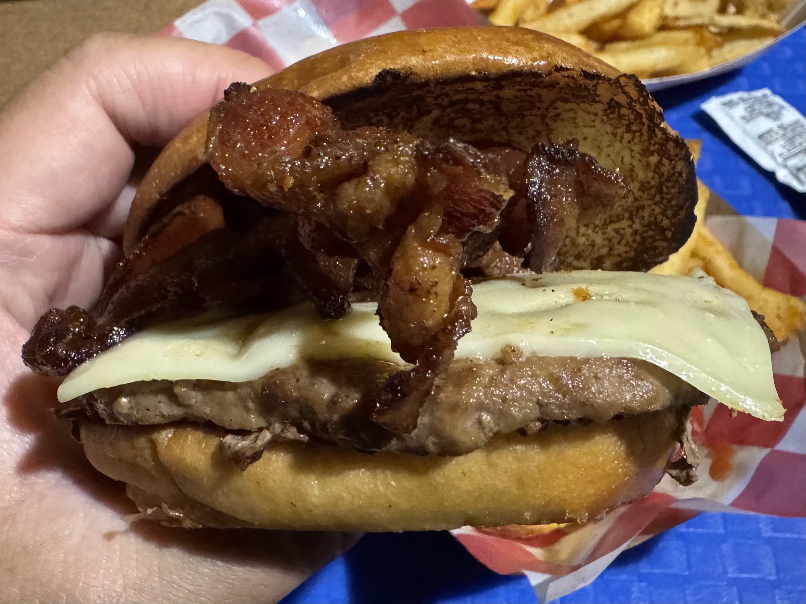 Altitude Burgers — Oficiais