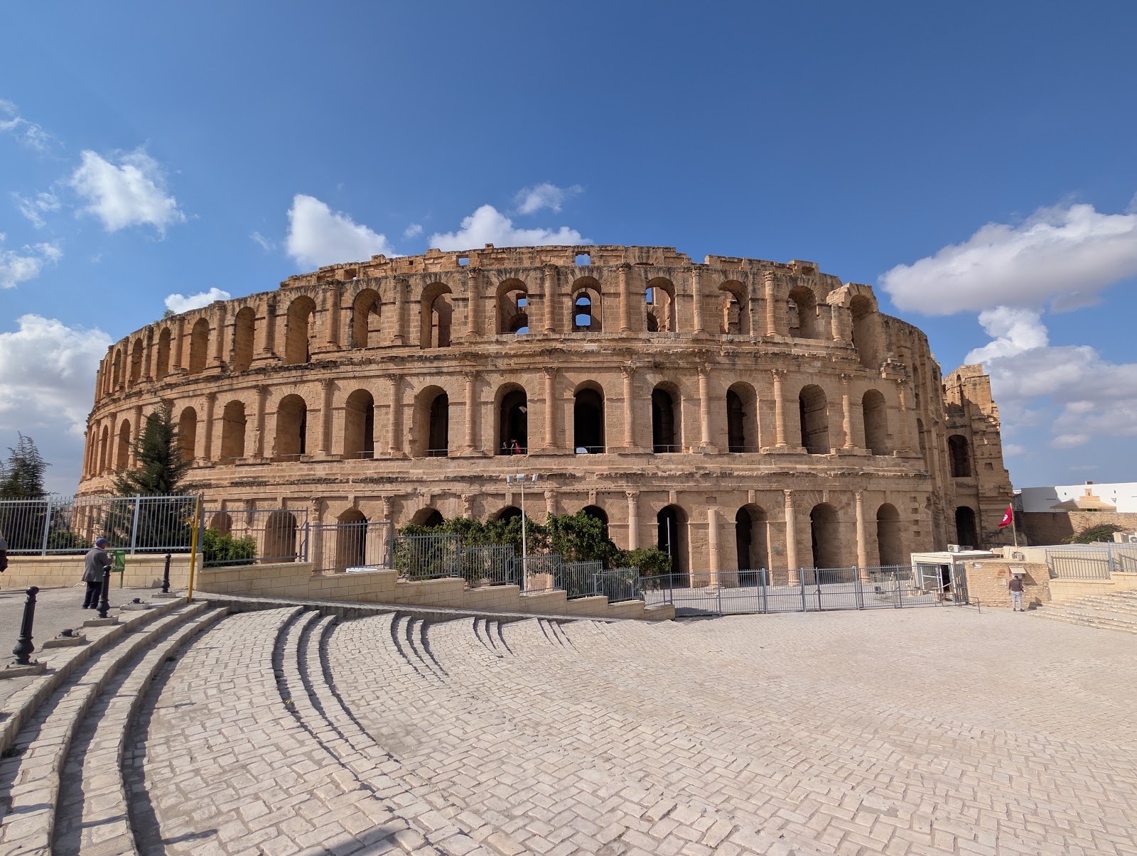 Anfiteatro de El Jem — Oficiais