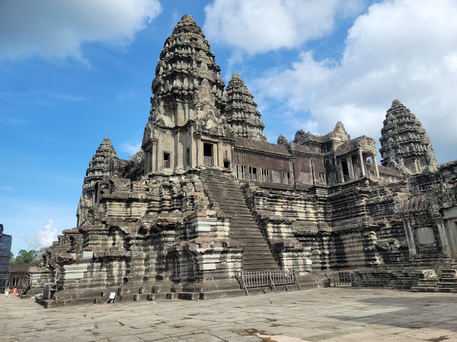 Angkor Wat — Oficiais