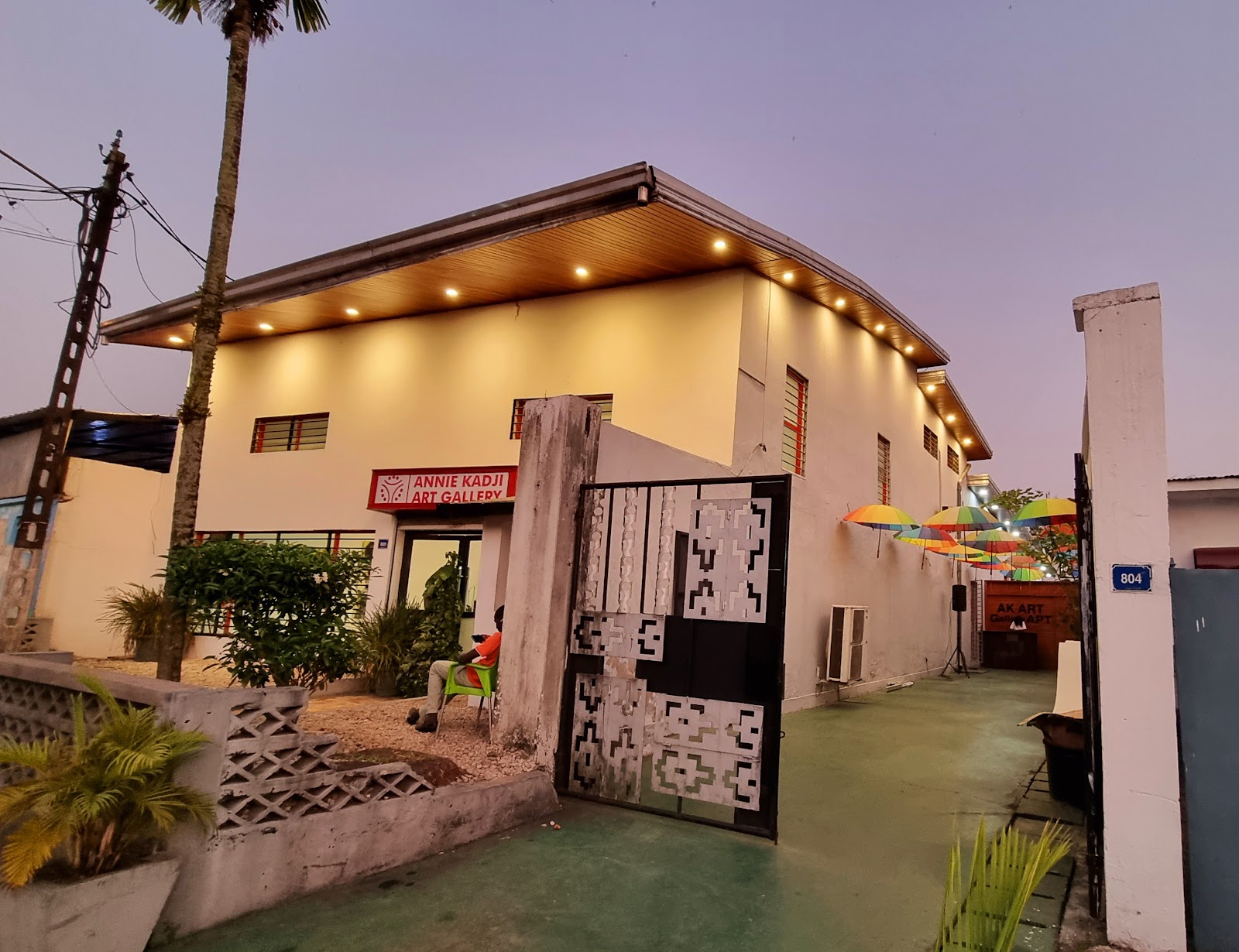 Annie Kadji Art Gallery — Oficiais