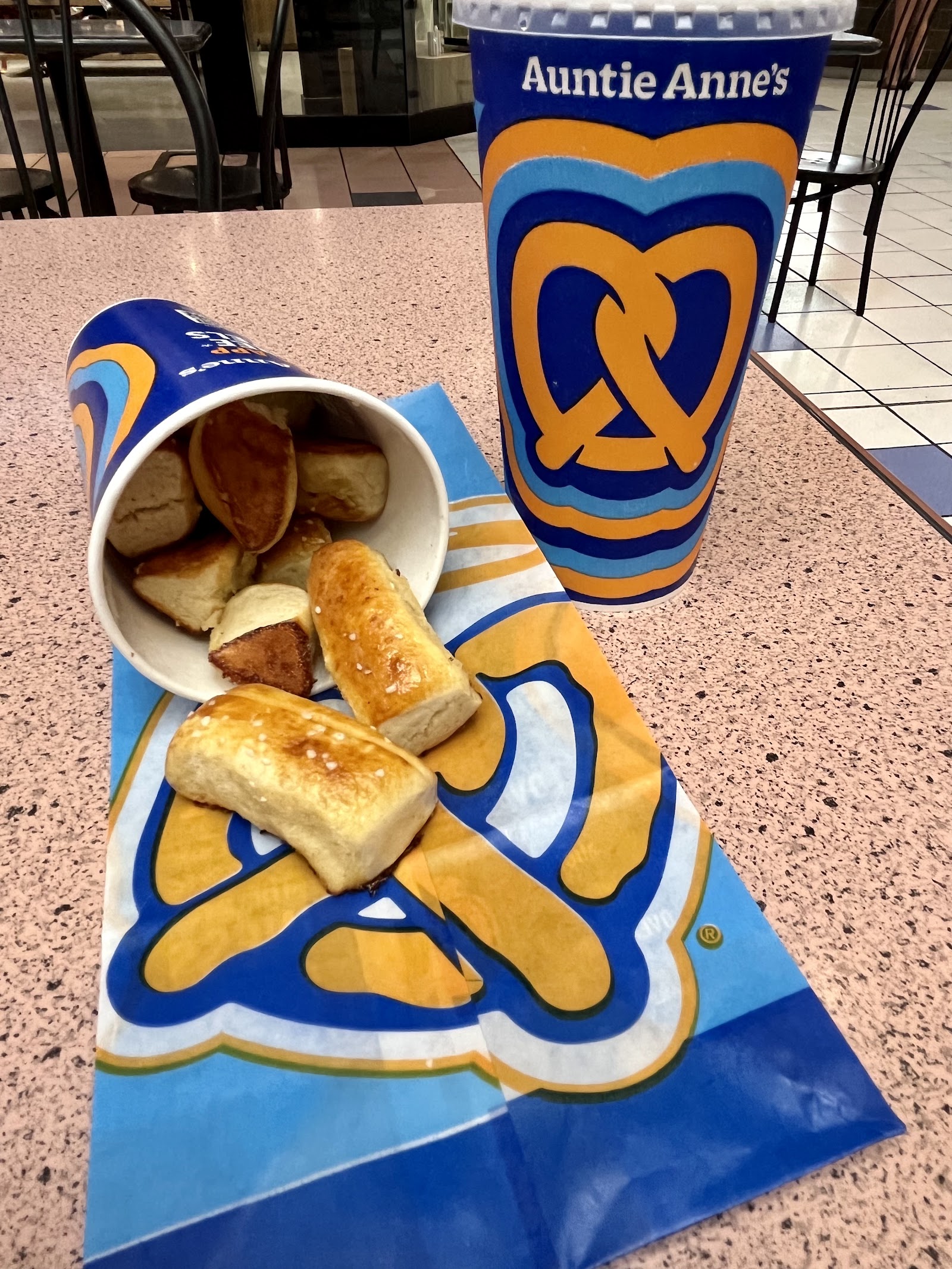Auntie Anne's — Oficiais