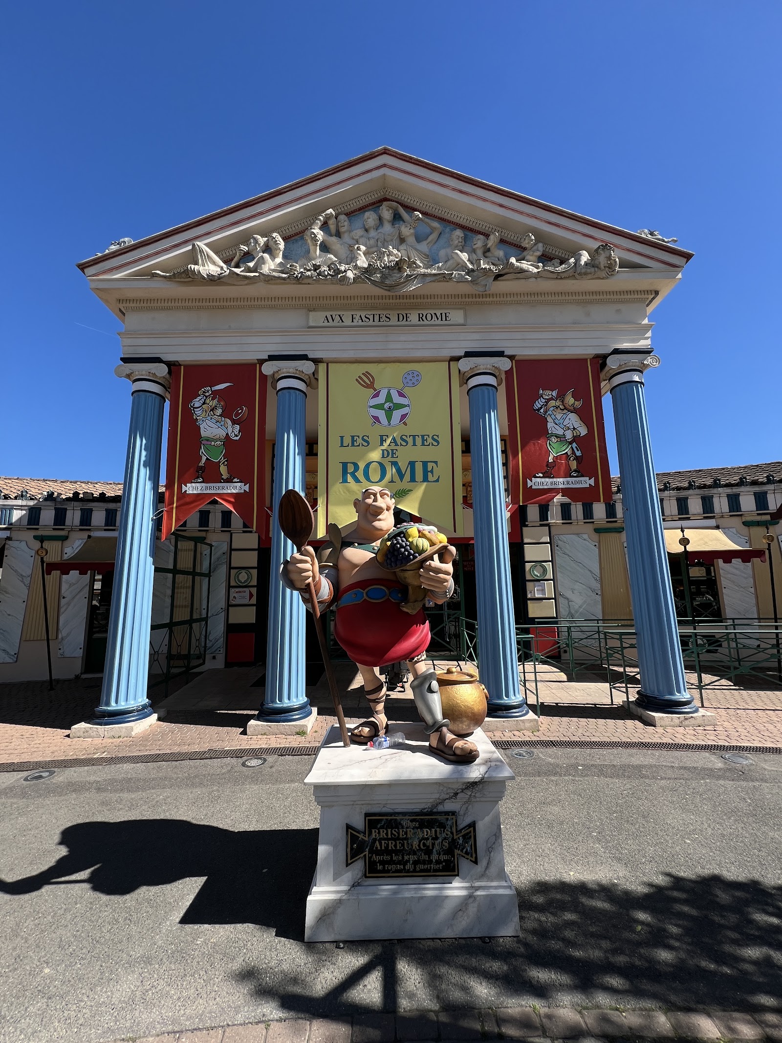 Aux Fastes de Rome — Oficiais