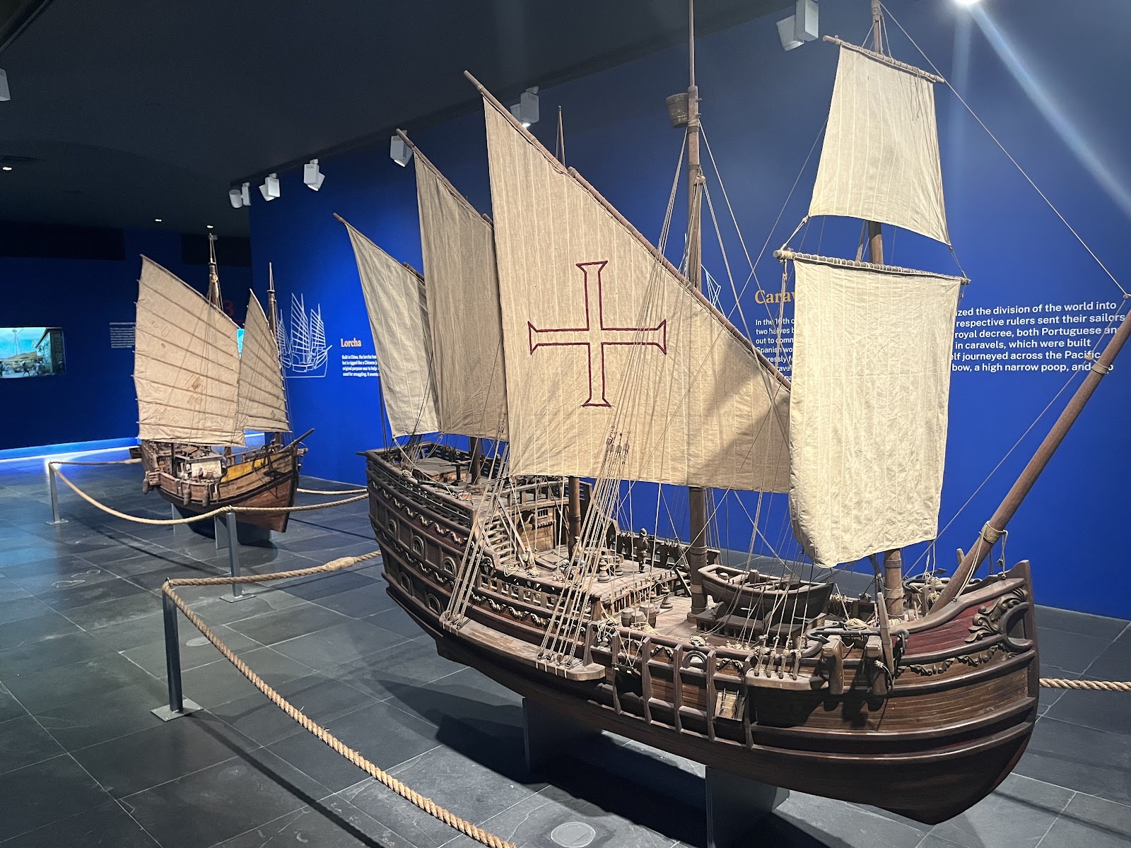 Ayala Museum — Oficiais