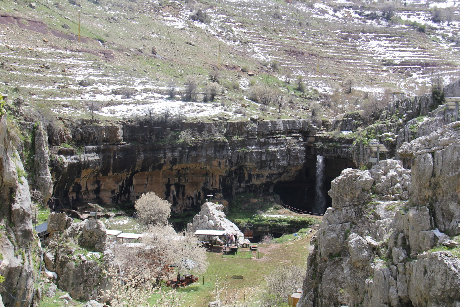 Baatara Gorge Waterfall — Oficiais