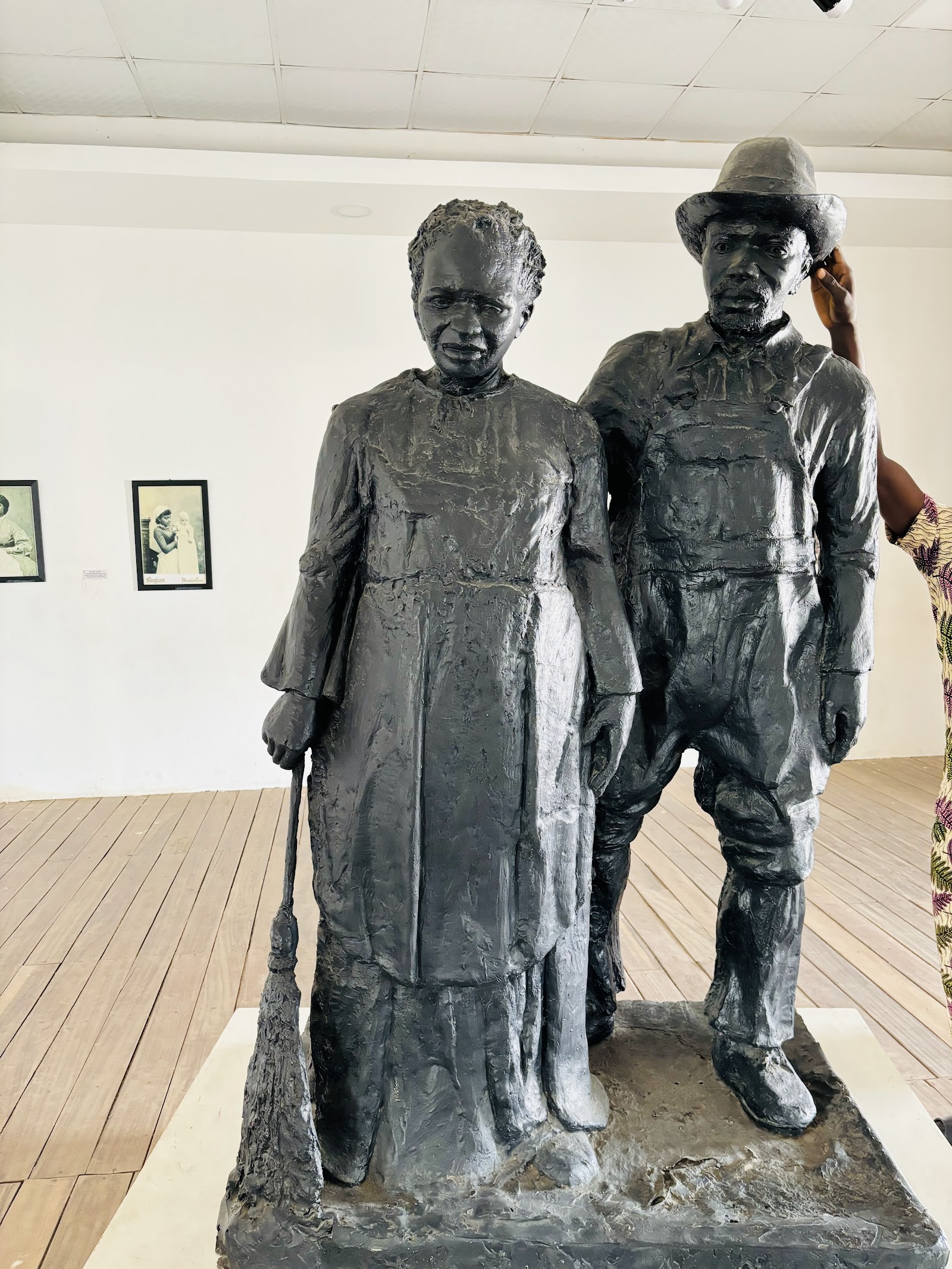 Badagry Heritage Museum — Oficiais