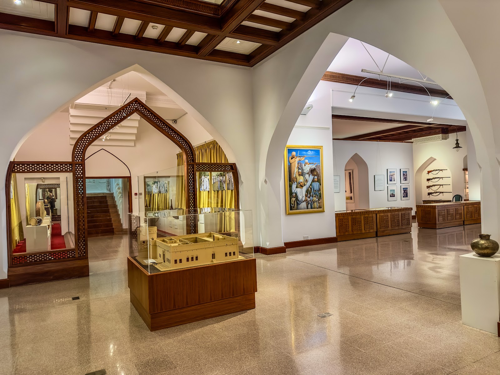 Bait Al Zubair Museum — Oficiais