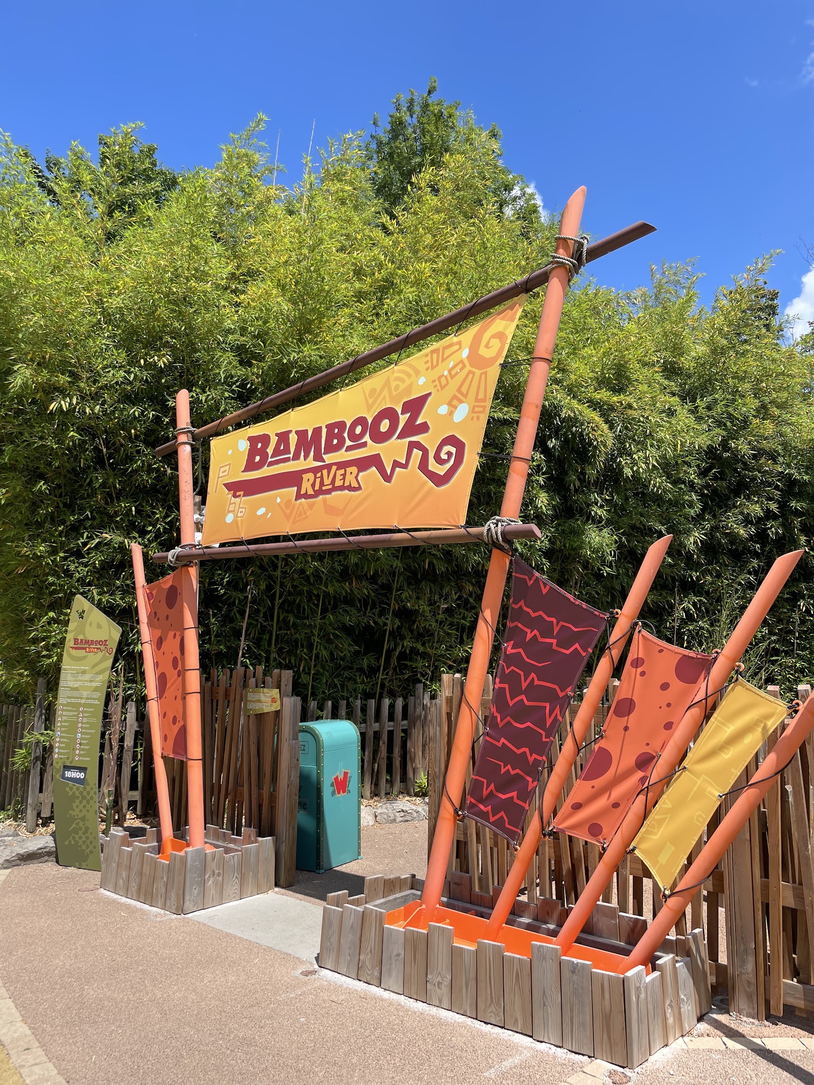 Bambooz River — Oficiais