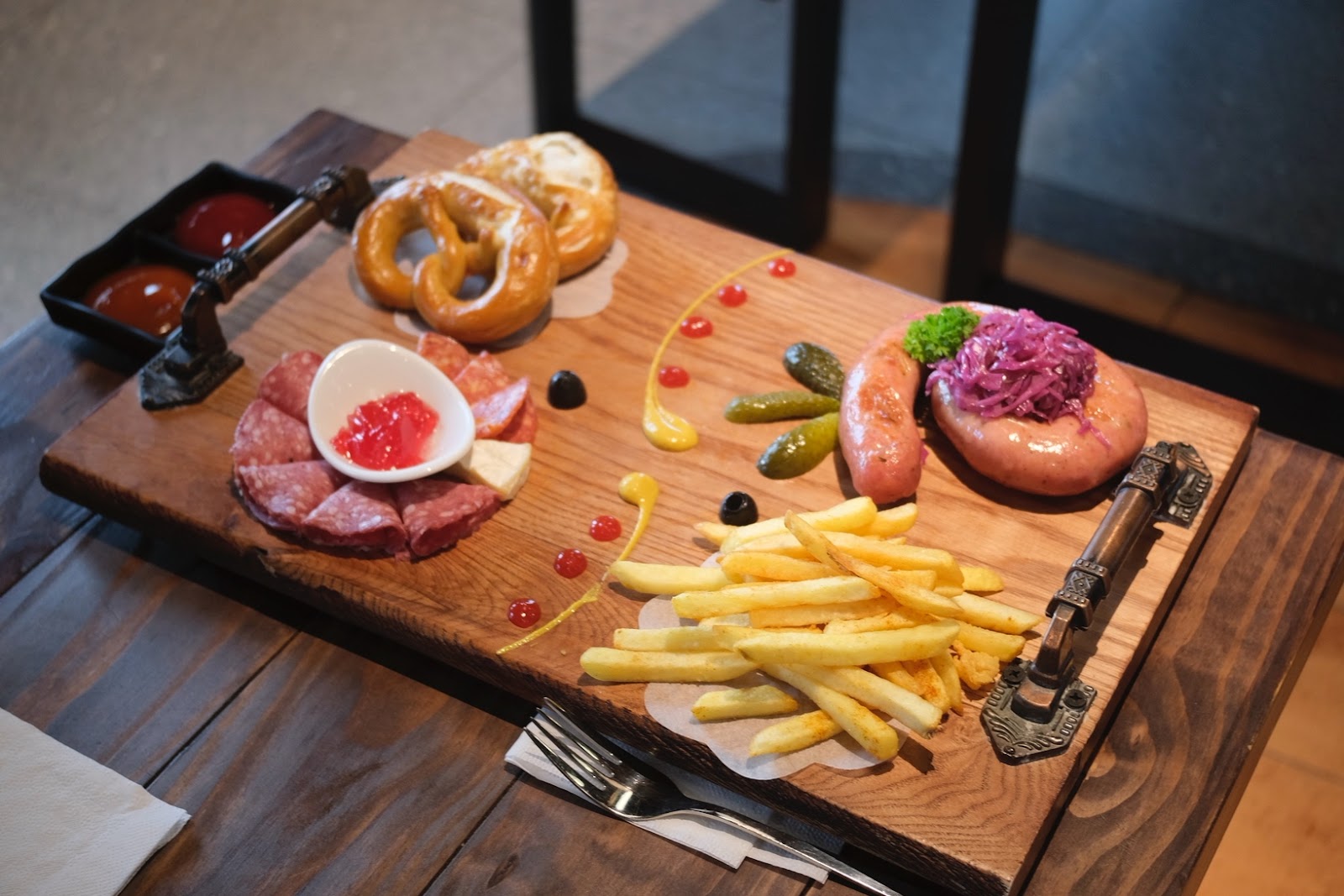 Bana Brew House — Oficiais