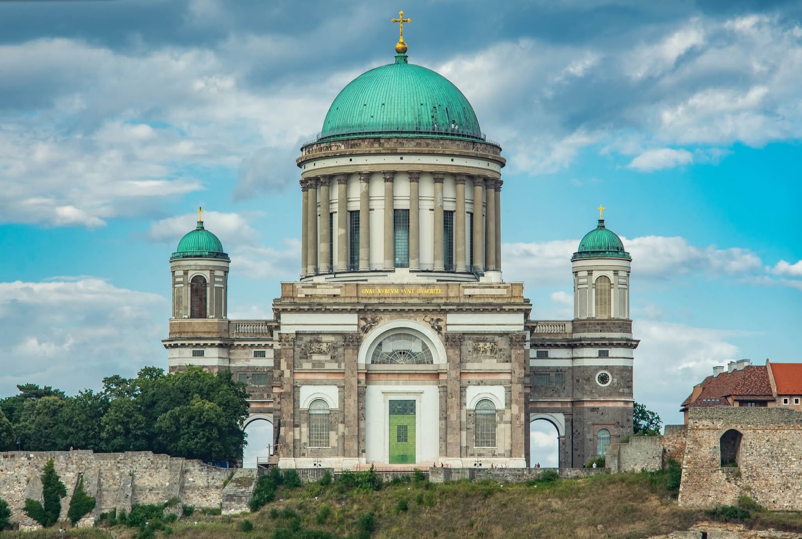 Basílica de Esztergom — Oficiais