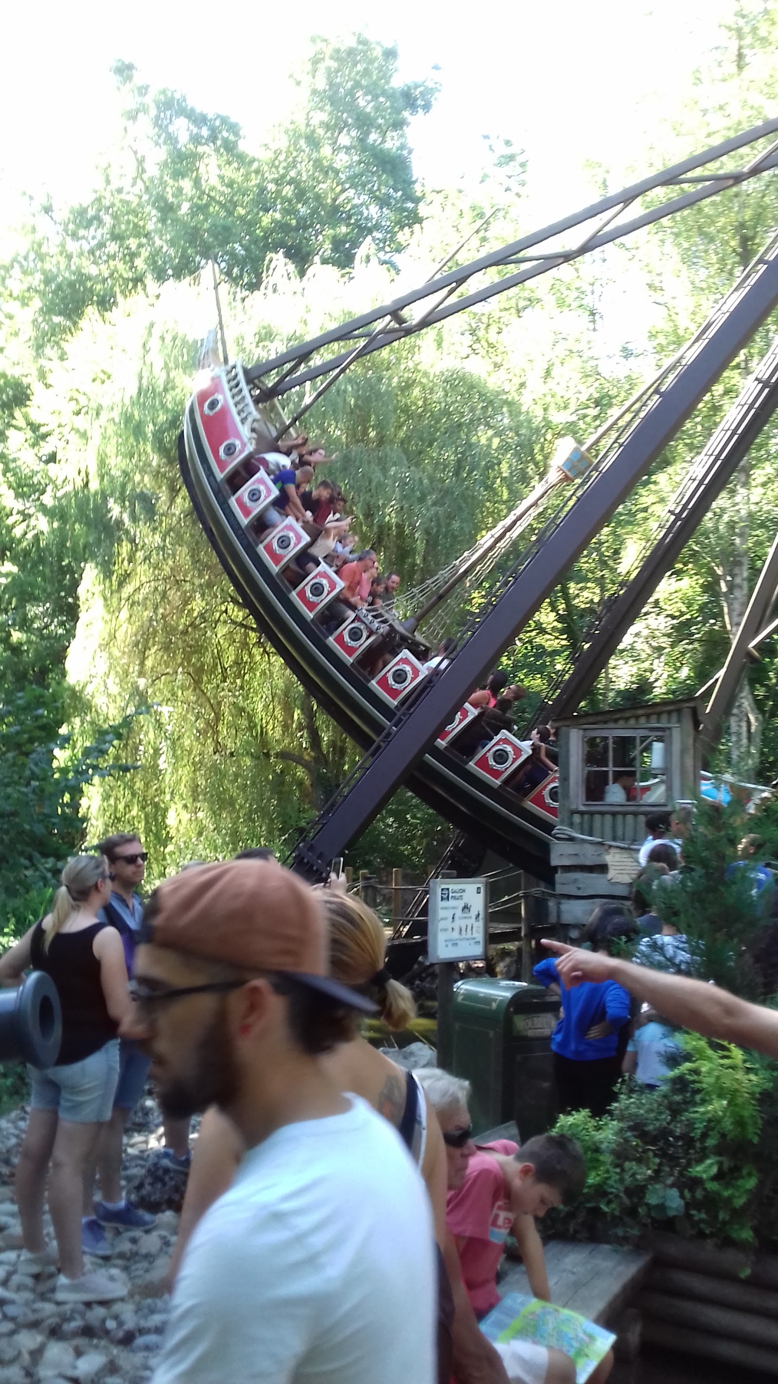 Bateau Pirate — Oficiais