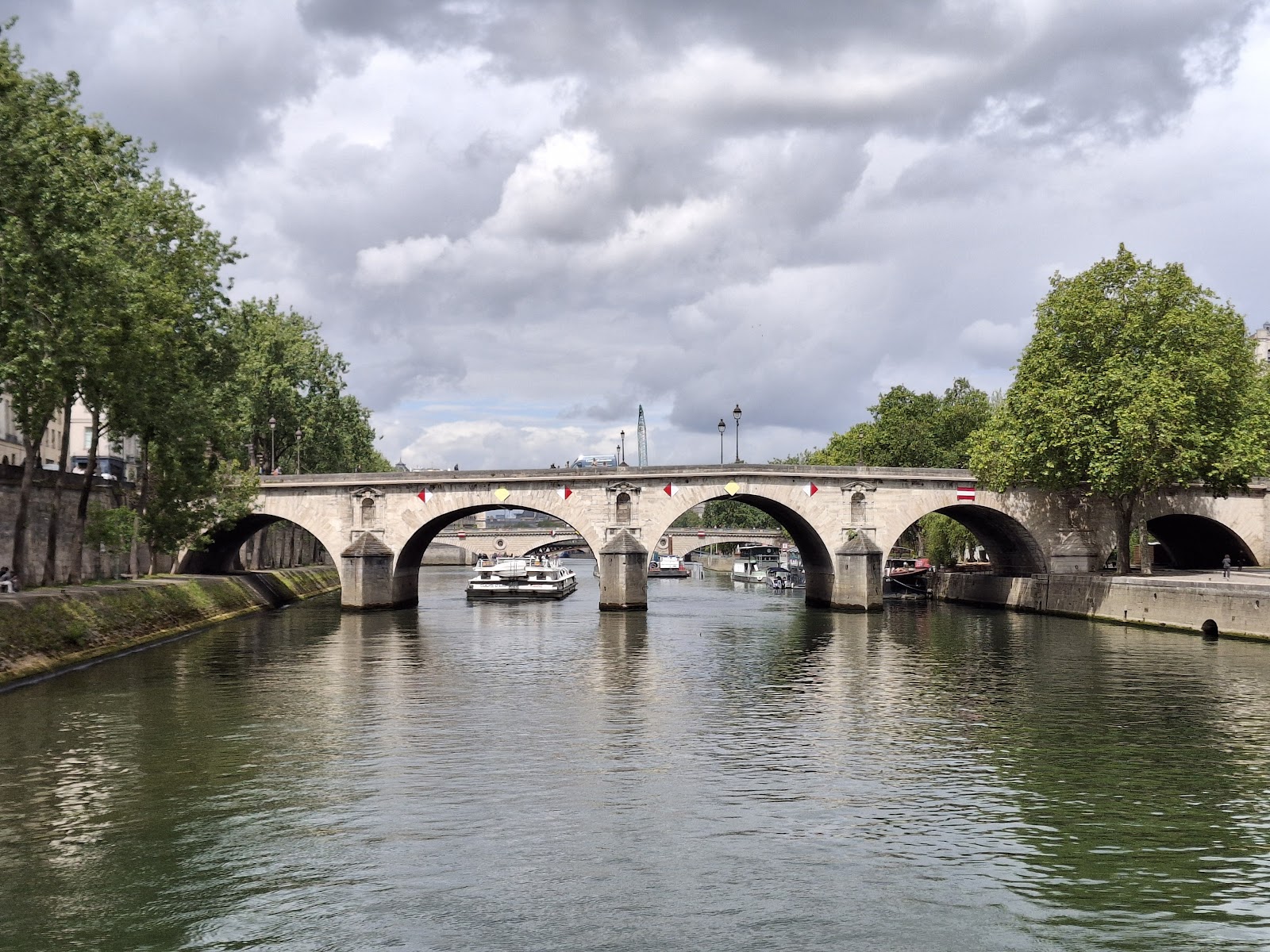 Bateaux Parisiens — Oficiais