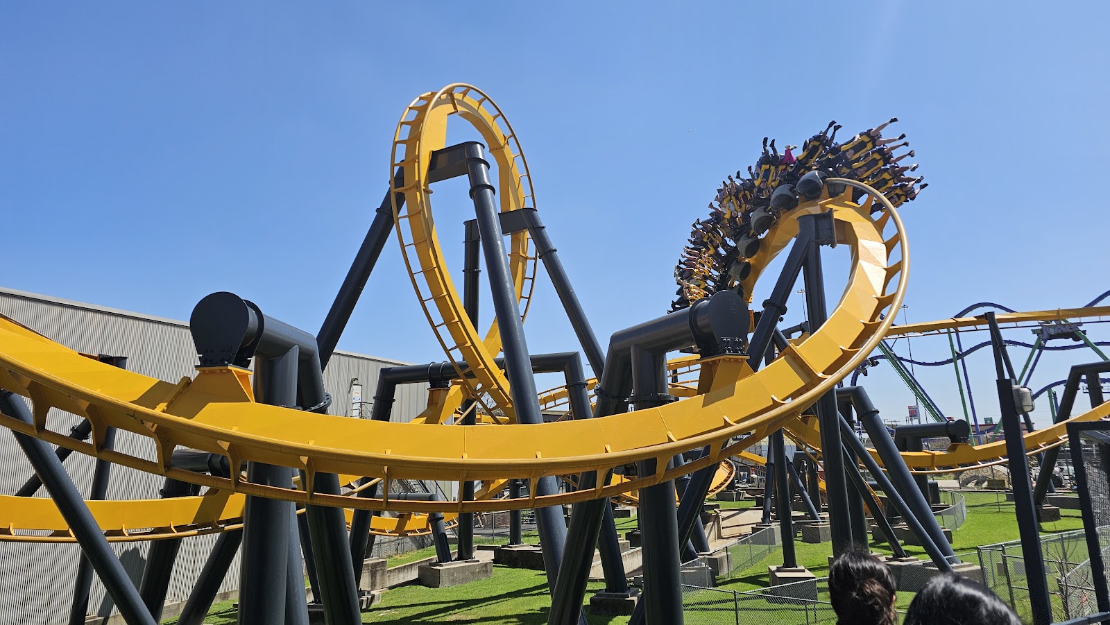 Batman: The Ride — Oficiais