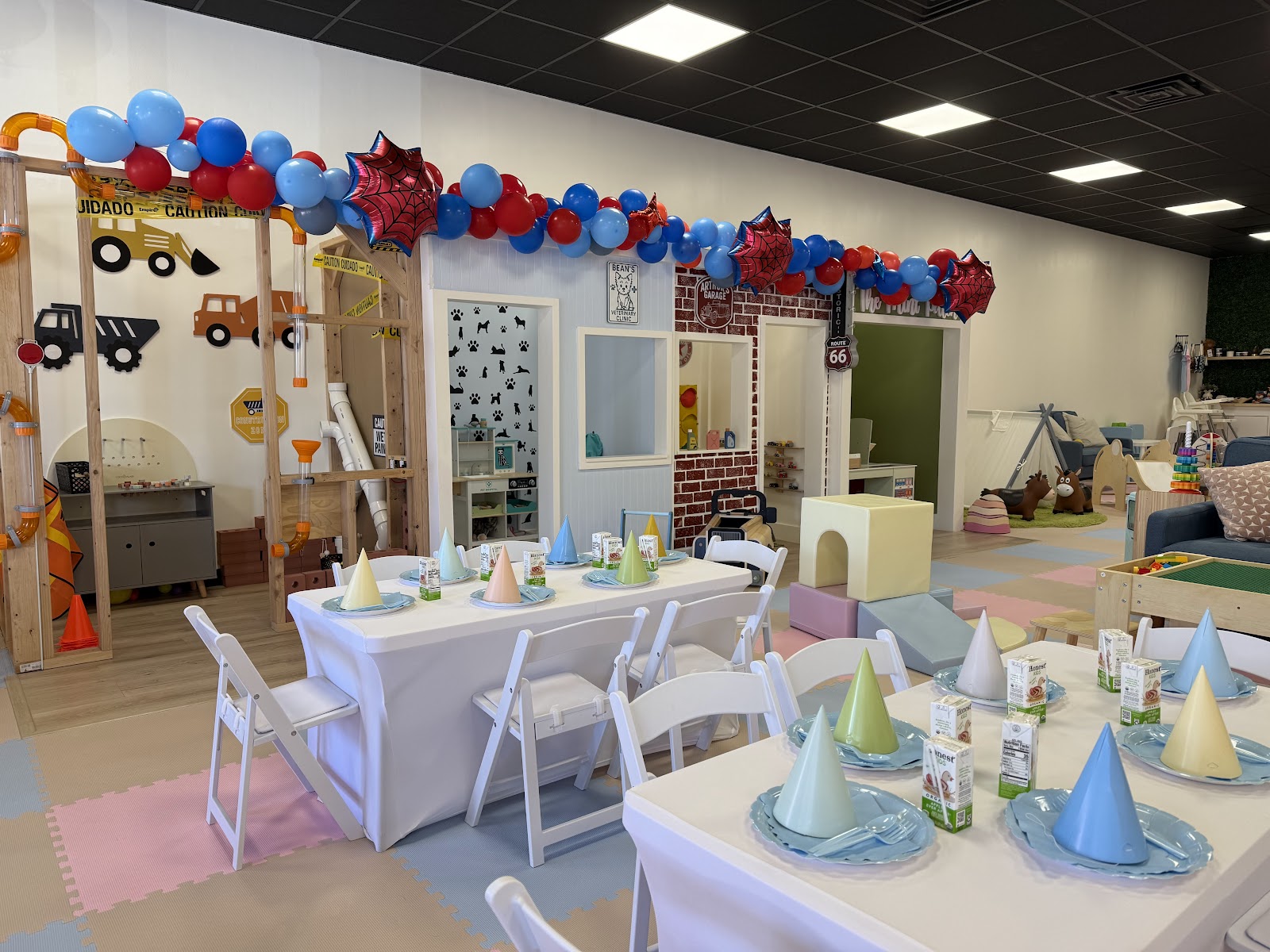 Bay of Play Cafe — Oficiais