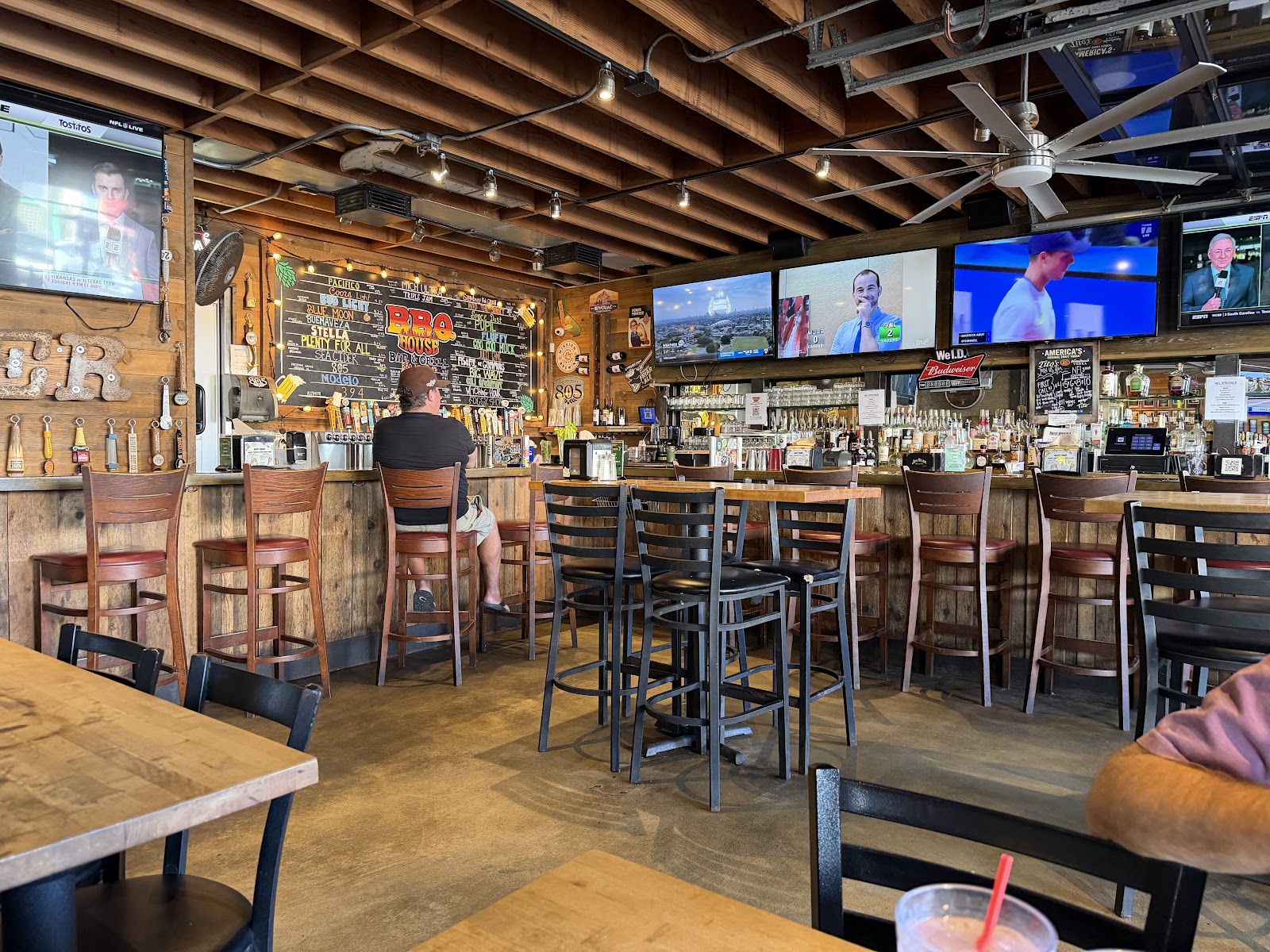 Beach House Grill — Oficiais