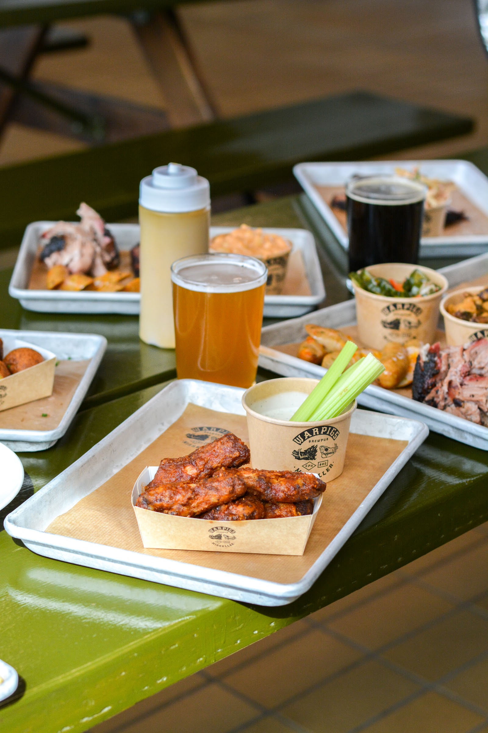 Biergarten — Oficiais