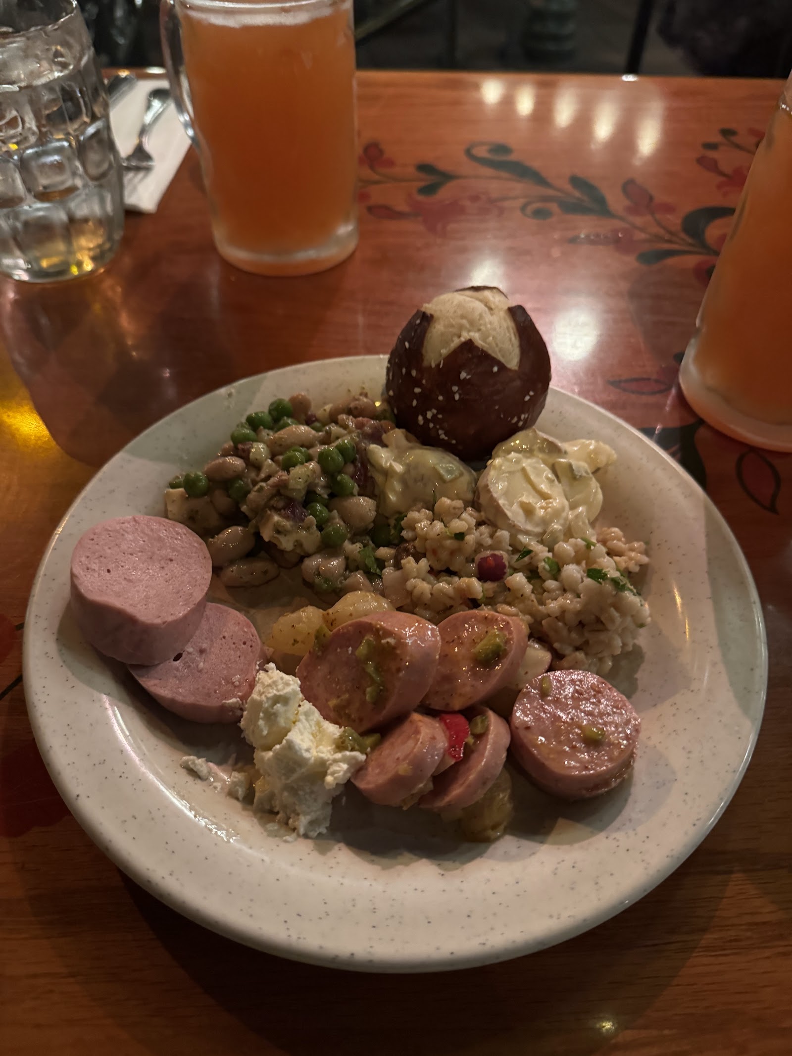 Biergarten Restaurant — Oficiais
