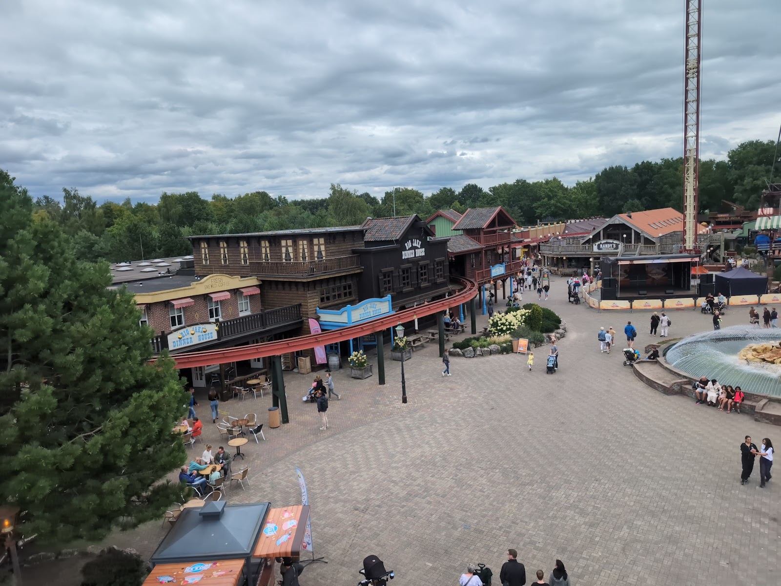 Big Jake's Saloon — Oficiais