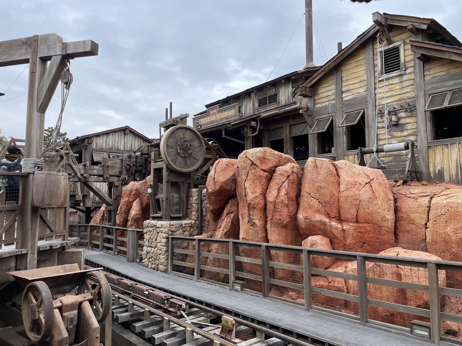 Big Thunder Mountain — Oficiais