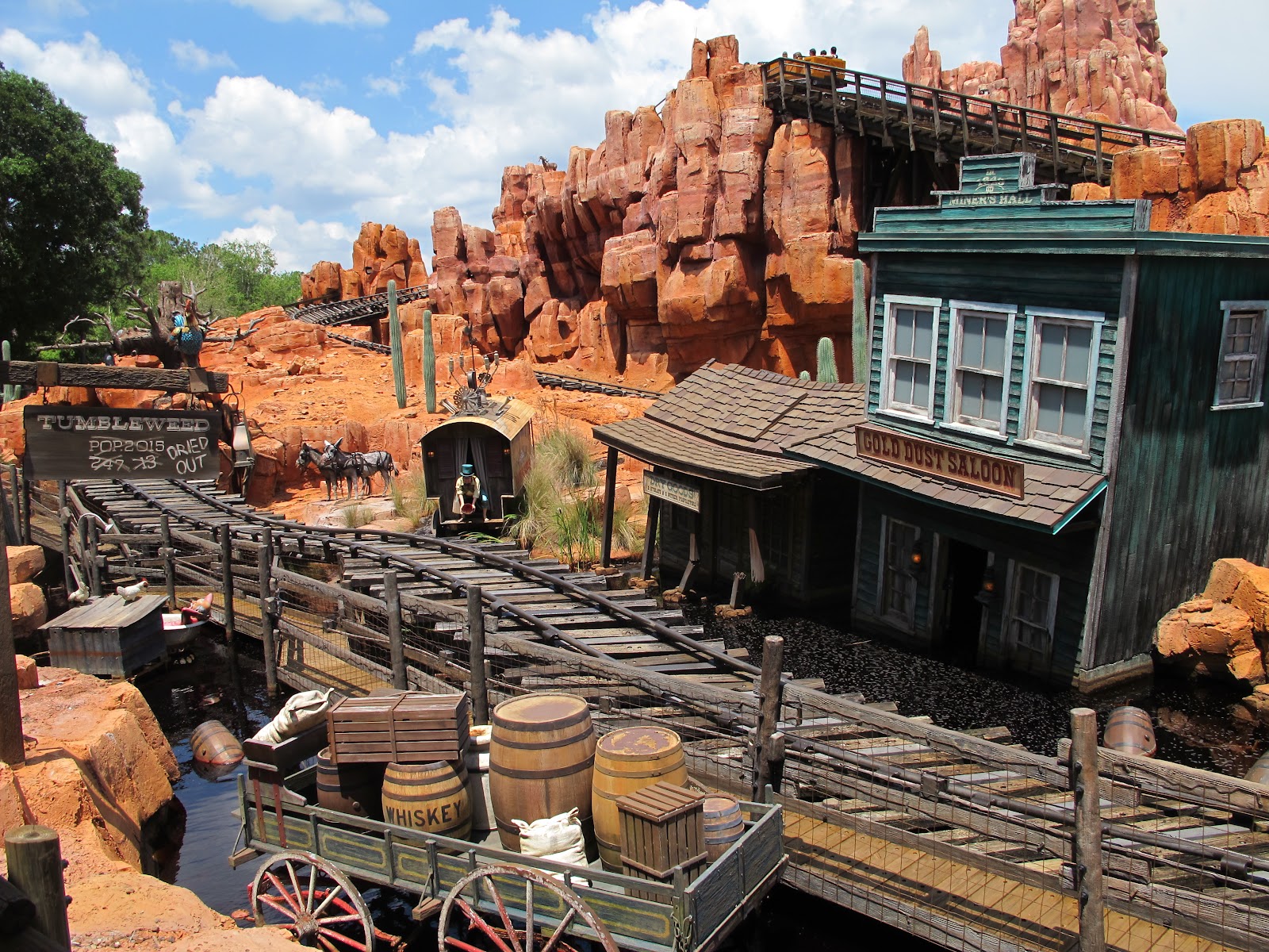 Big Thunder Mountain Railroad — Oficiais