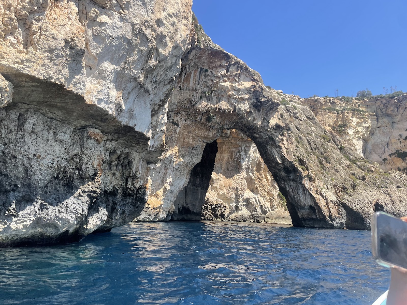 Blue Grotto — Oficiais