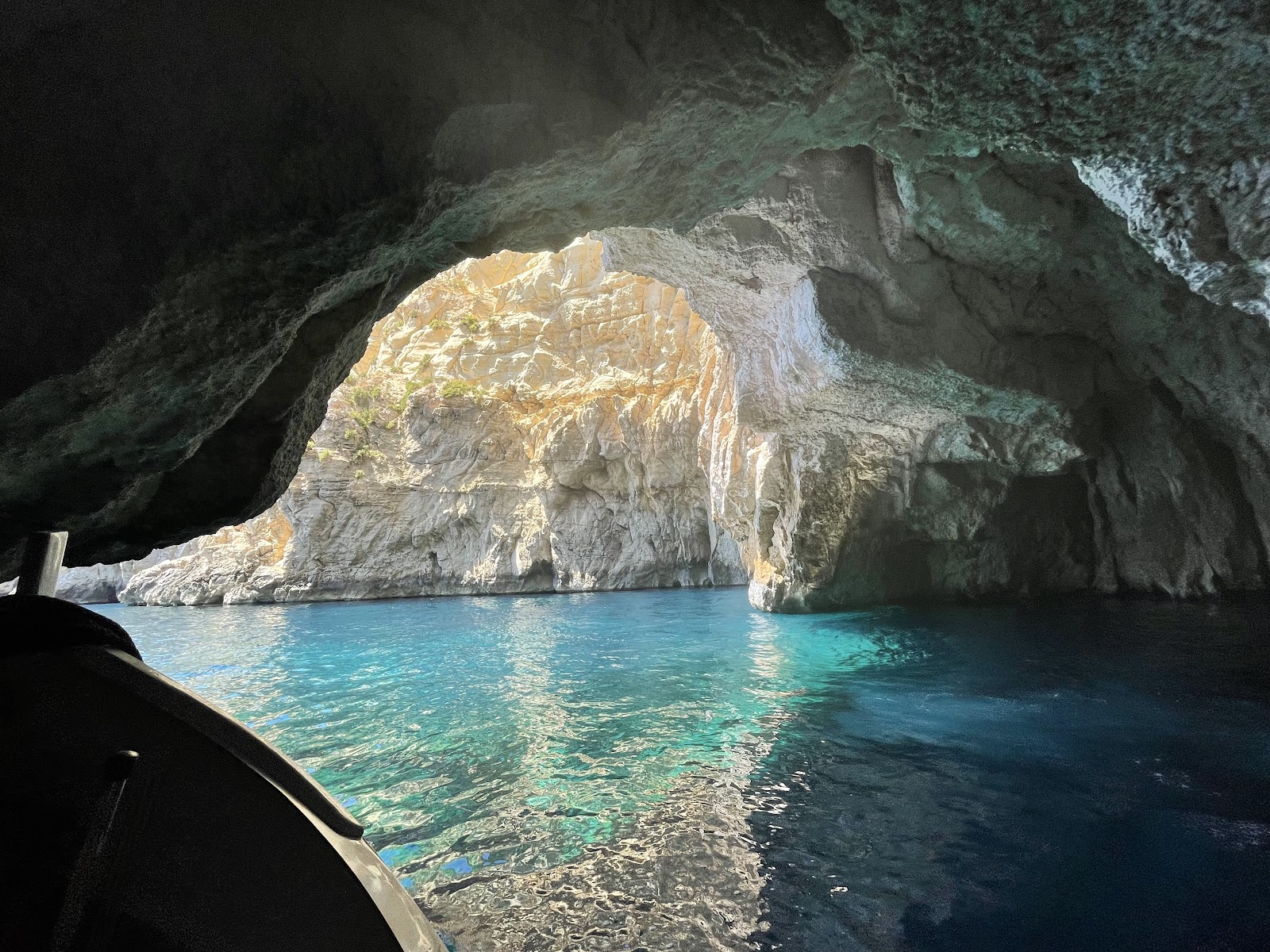 Blue Grotto — Oficiais