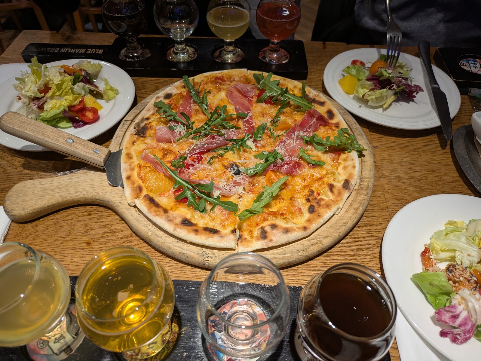 Blue Hawk Restaurant — Oficiais