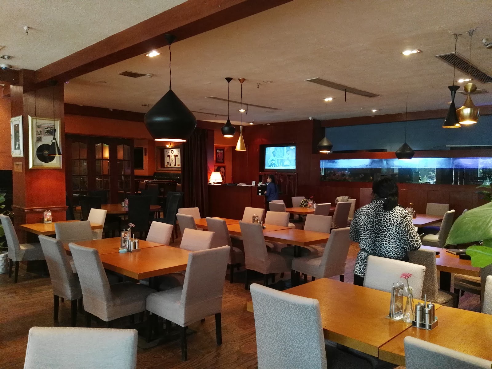 Blue Hawk Restaurant — Oficiais
