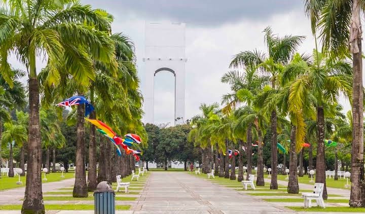 Bonny Island — Oficiais