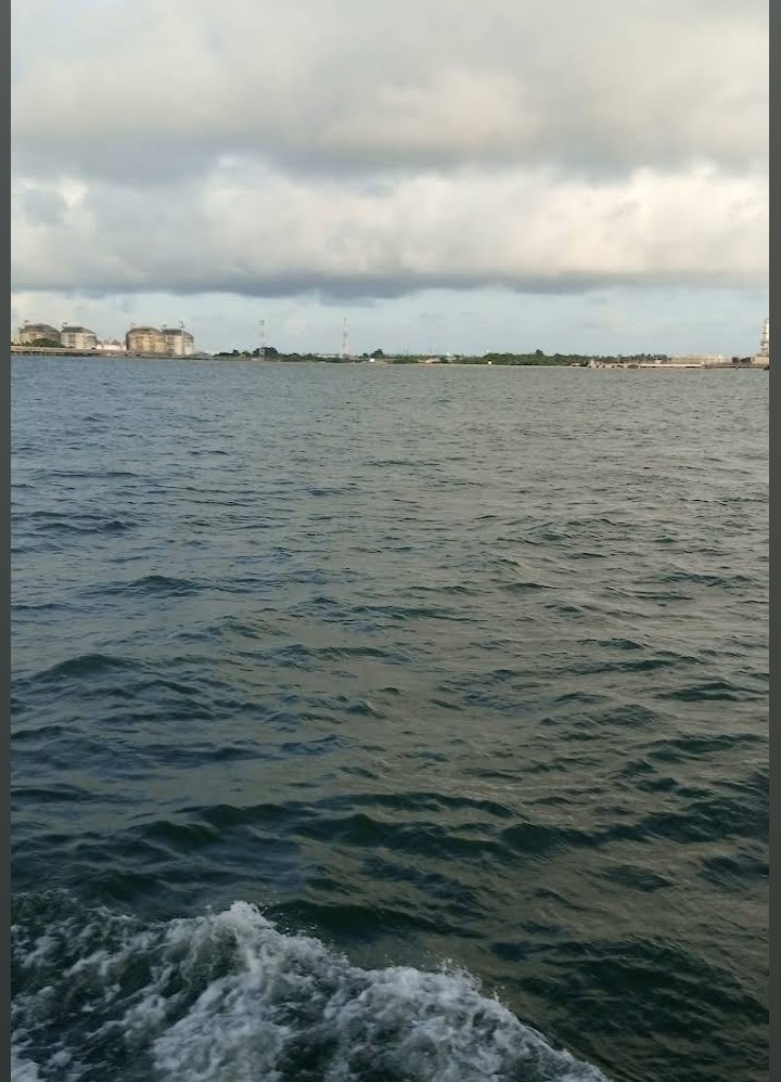 Bonny Island — Oficiais