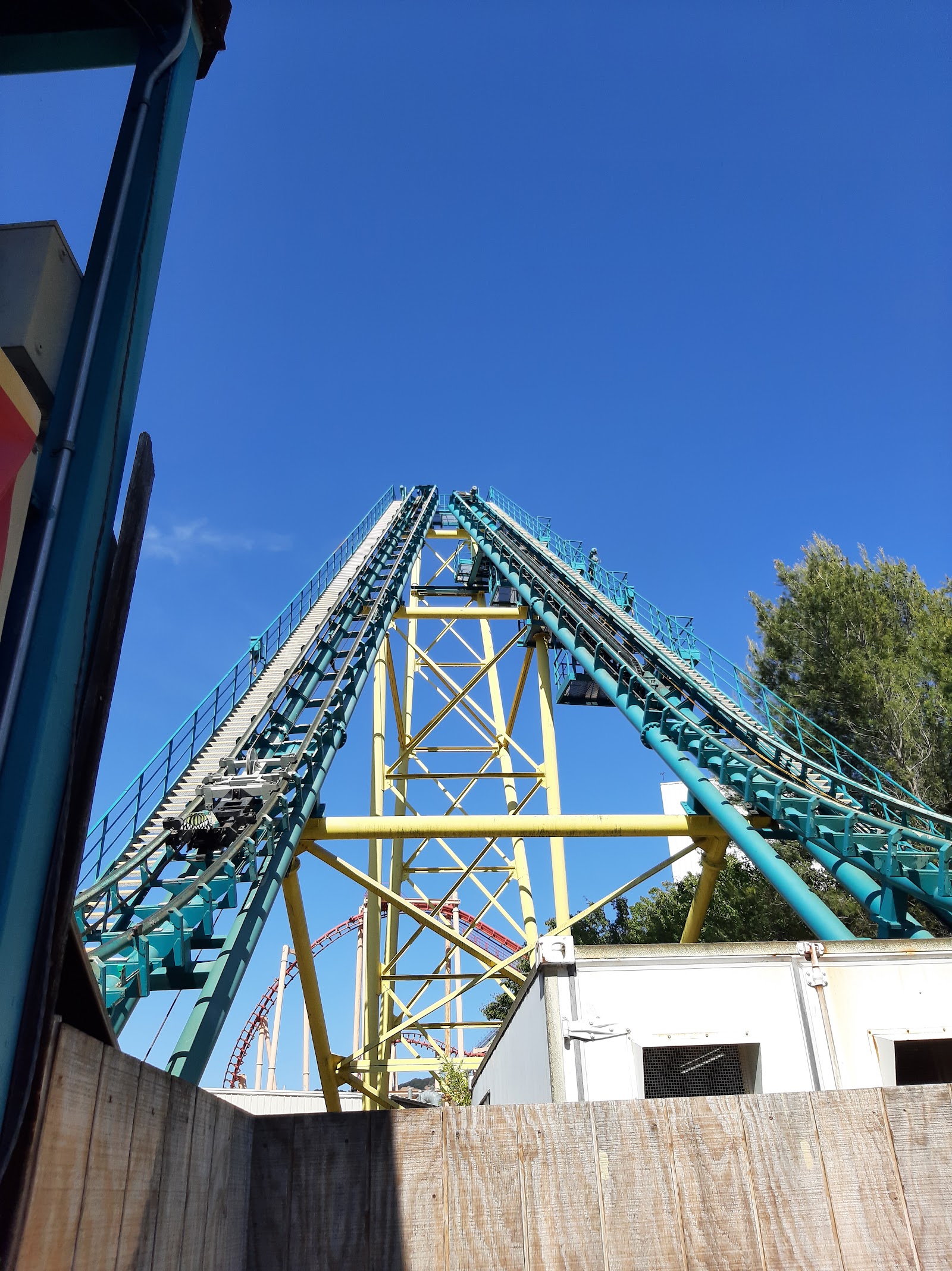 Boomerang Coast to Coaster — Oficiais