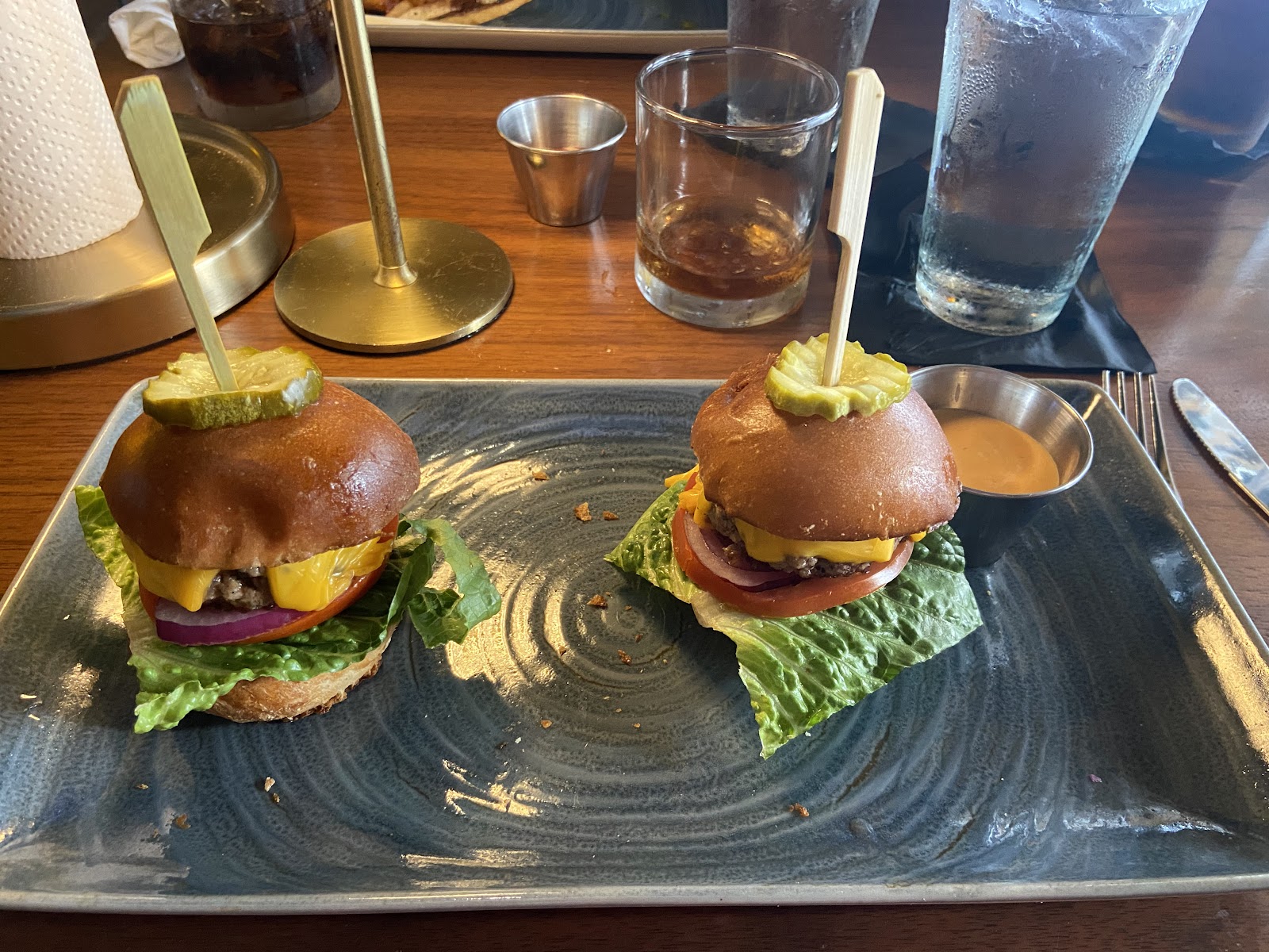 Bourbon BBQ — Oficiais