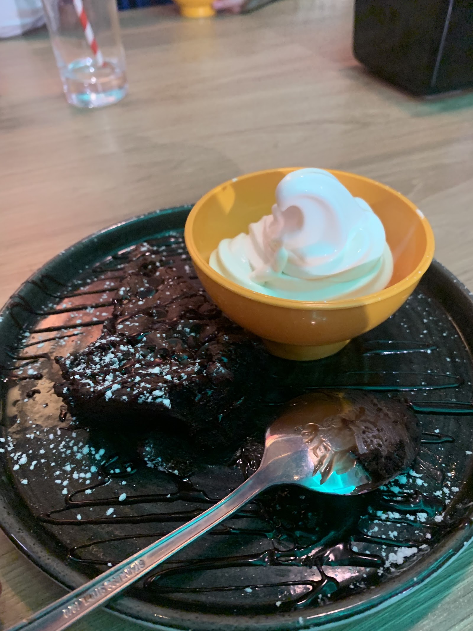 Bricks Family Restaurant — Oficiais