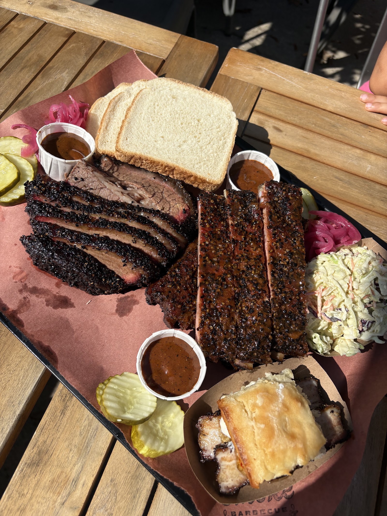 Bring your own barbecue food — Oficiais