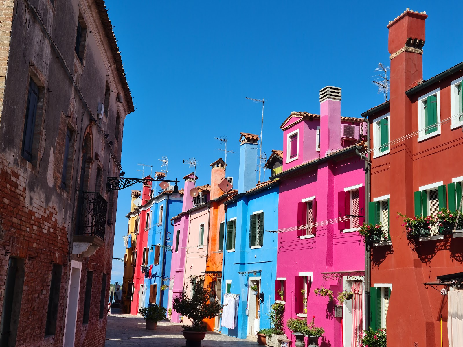 Burano — Oficiais
