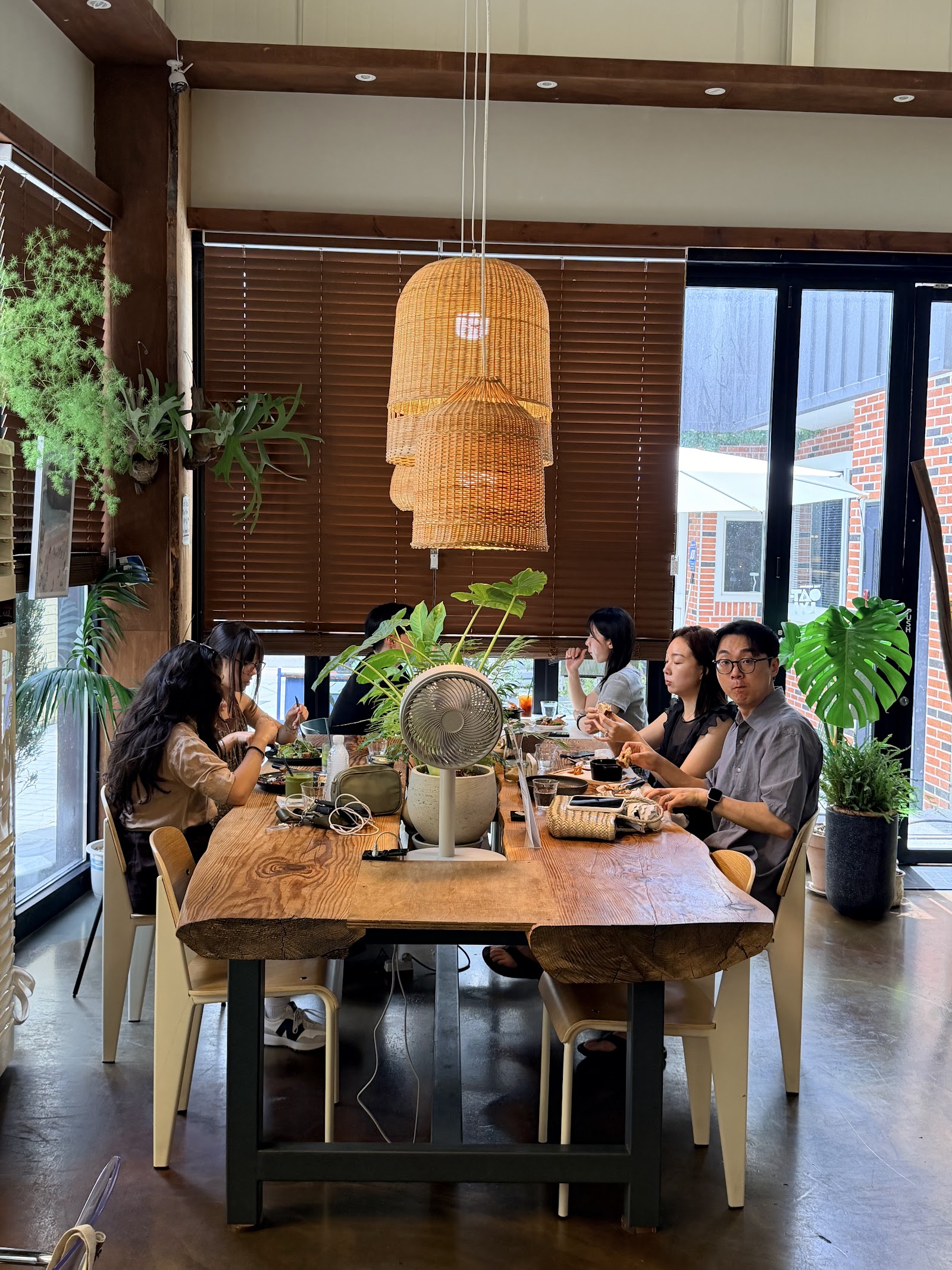 Burger Cafe — Oficiais
