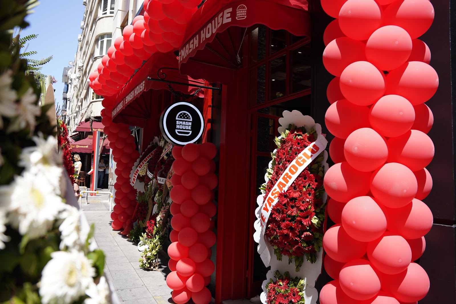 Burger House — Oficiais