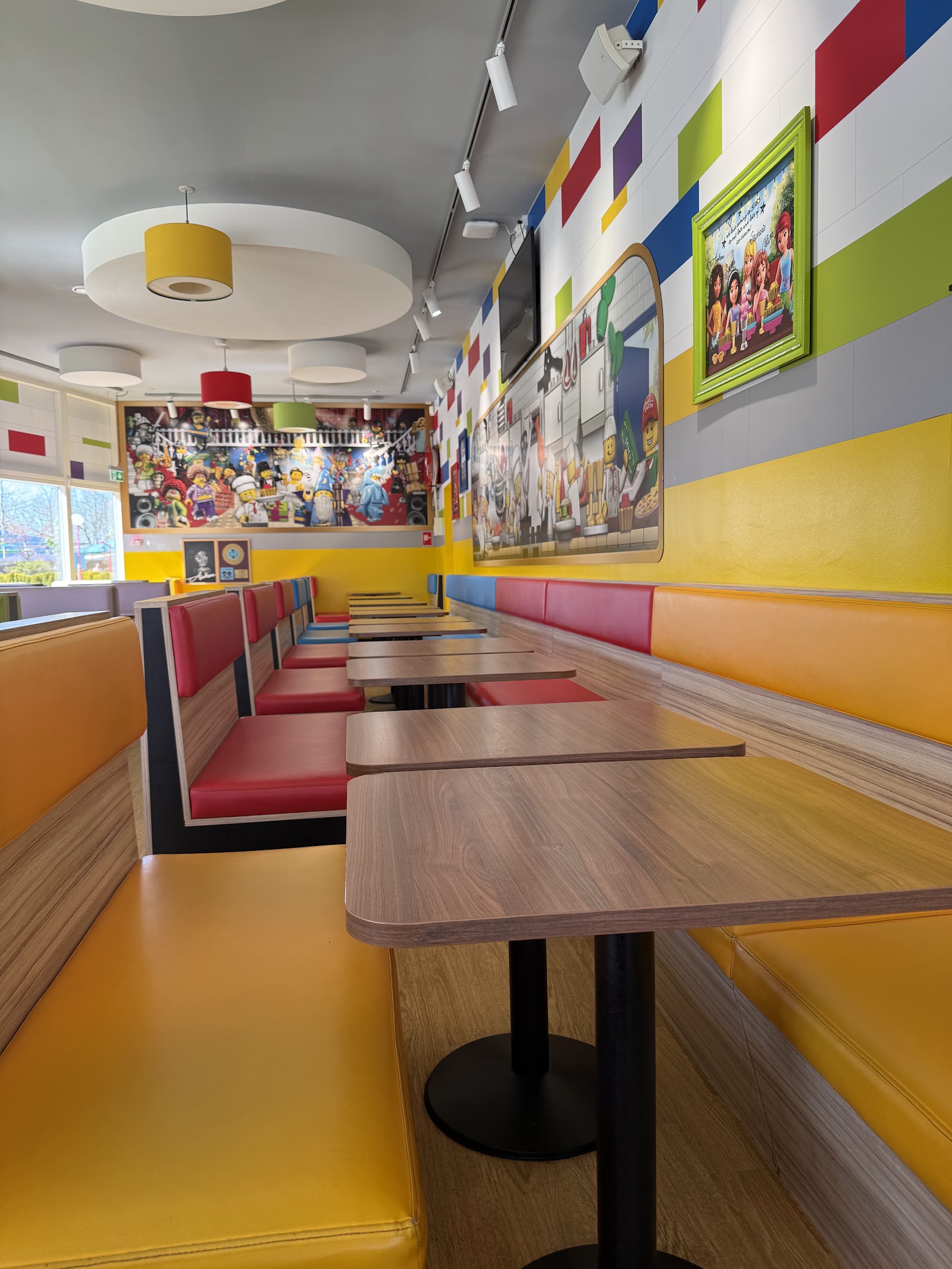 Burger Kitchen — Oficiais